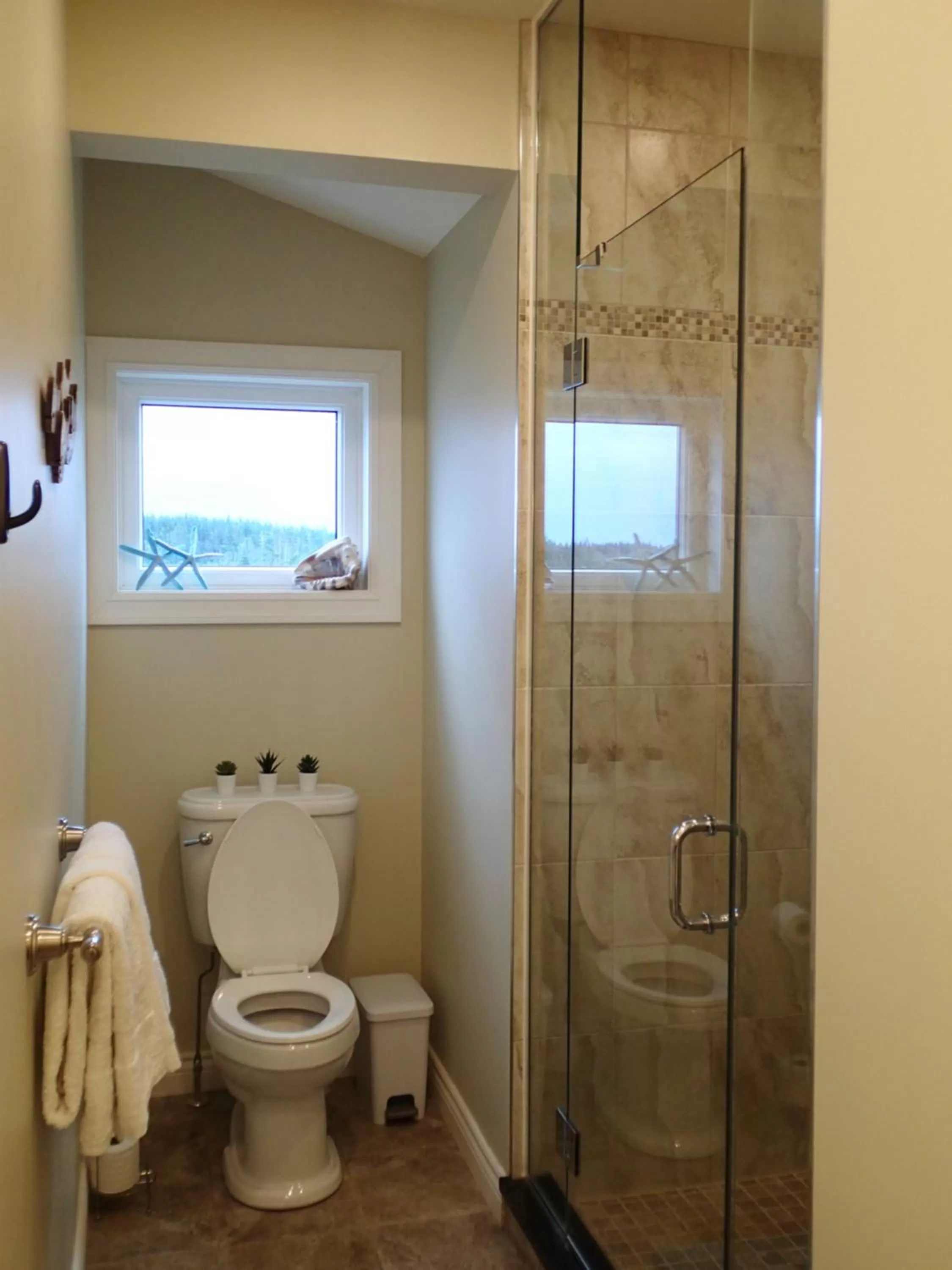 Bathroom in The Cozy Fox BNB-Woodland Room