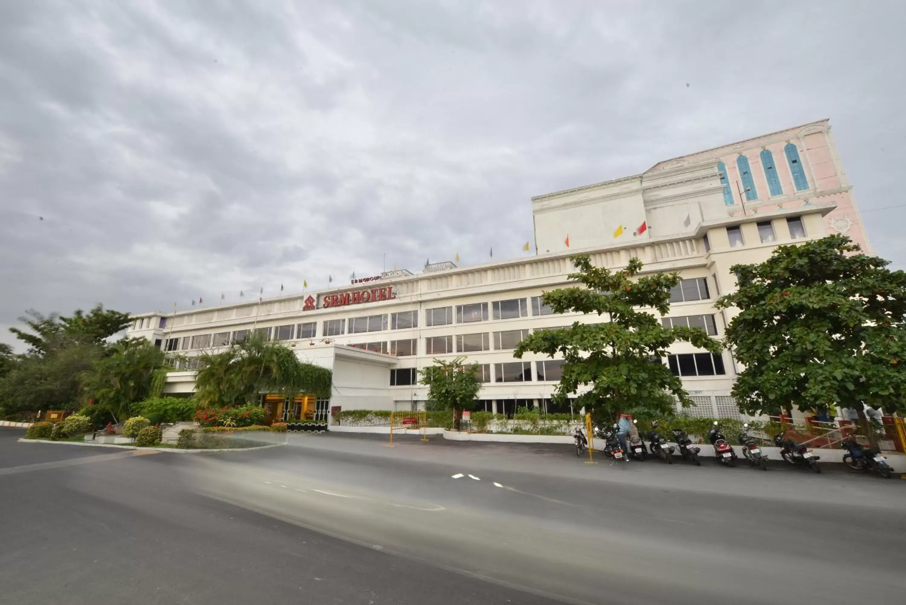 Property building in SRM Hotel Maraimalai Nagar Chennai Property building in SRM Hotel Maraimalai Nagar Chennai
