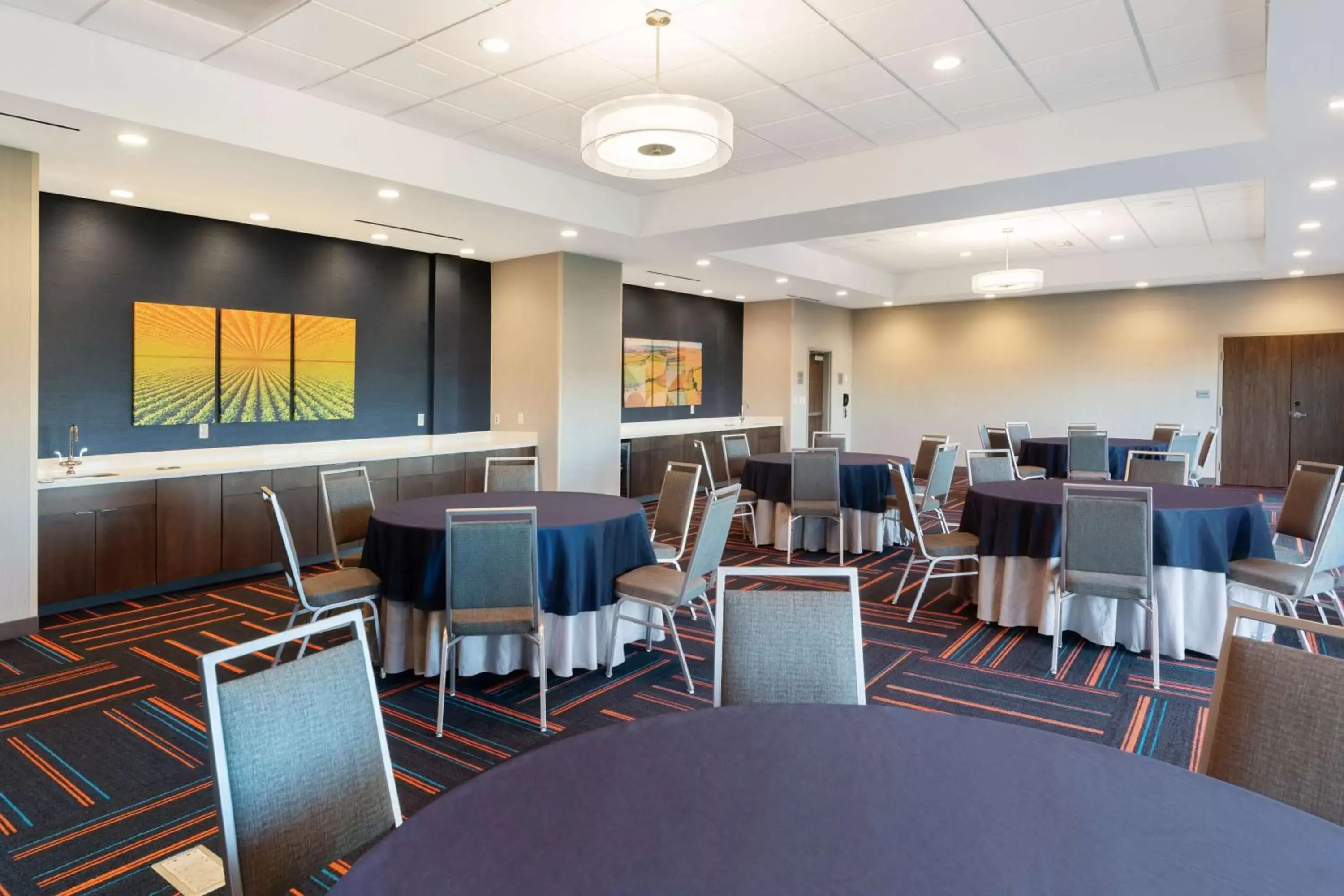 Meeting/conference room, Restaurant/Places to Eat in Hampton Inn Circleville, Oh