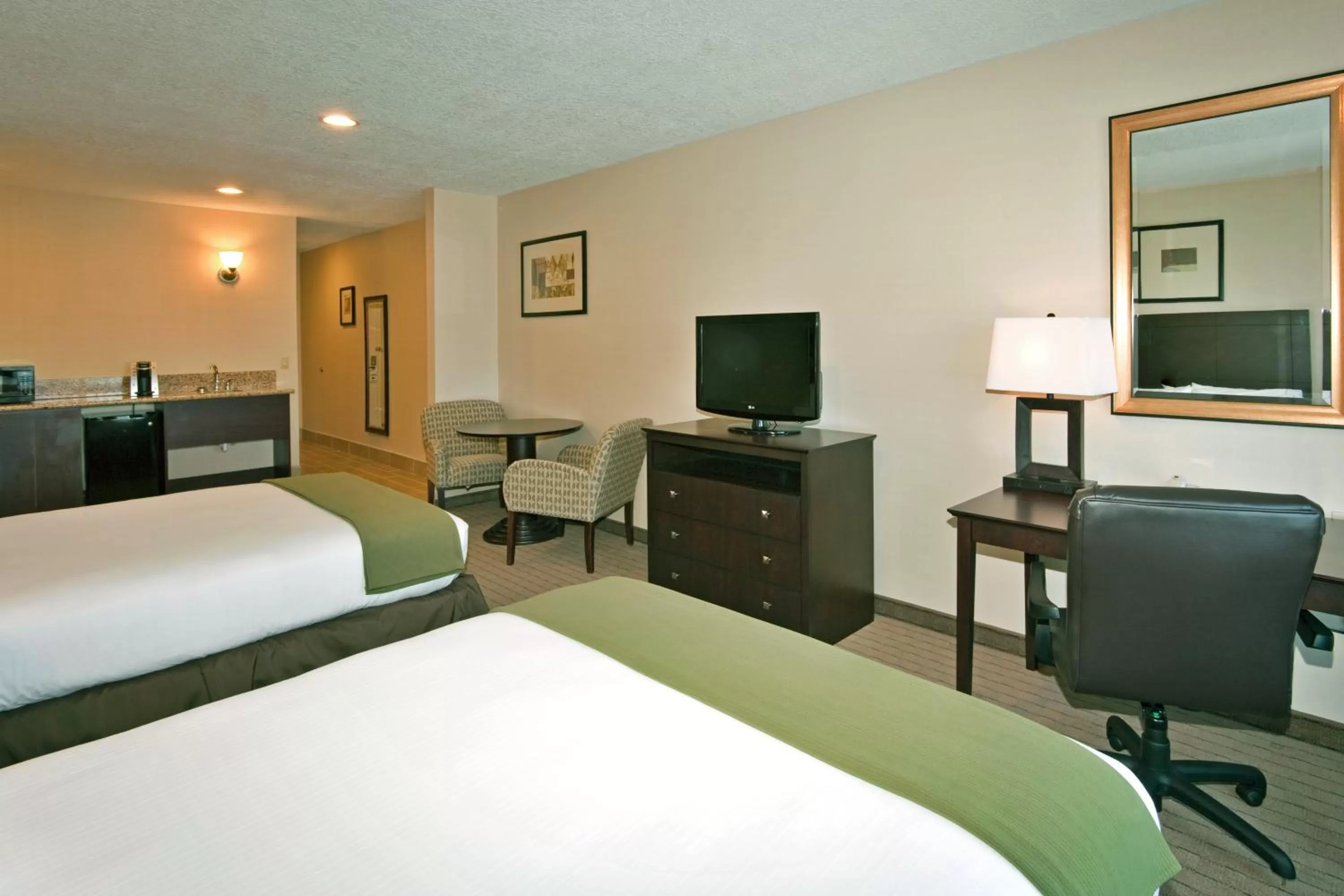 Photo of the whole room, Bed in Holiday Inn Express Hotels Grants - Milan by IHG