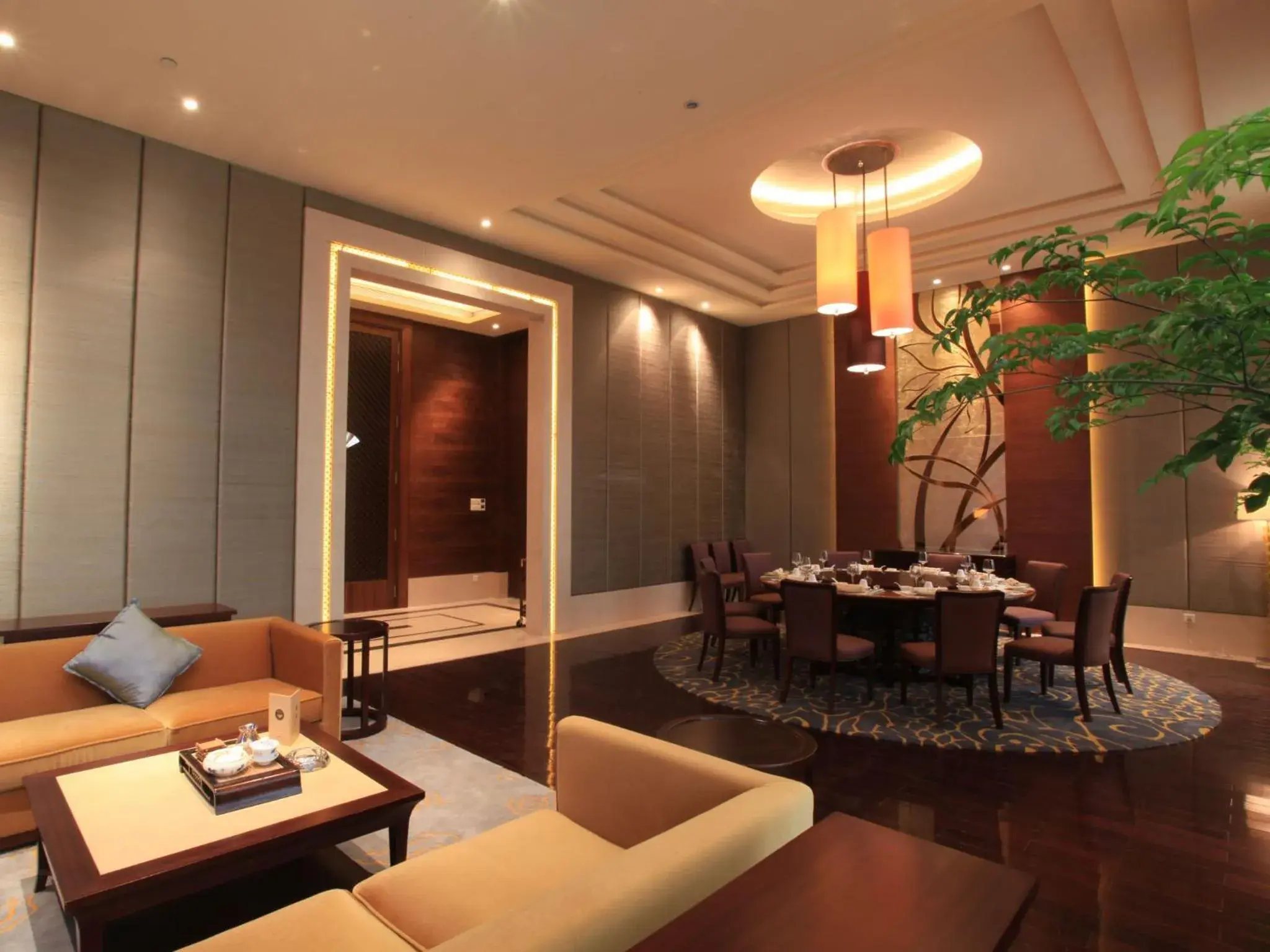 Restaurant/places to eat, Seating Area in HJ International Hotel