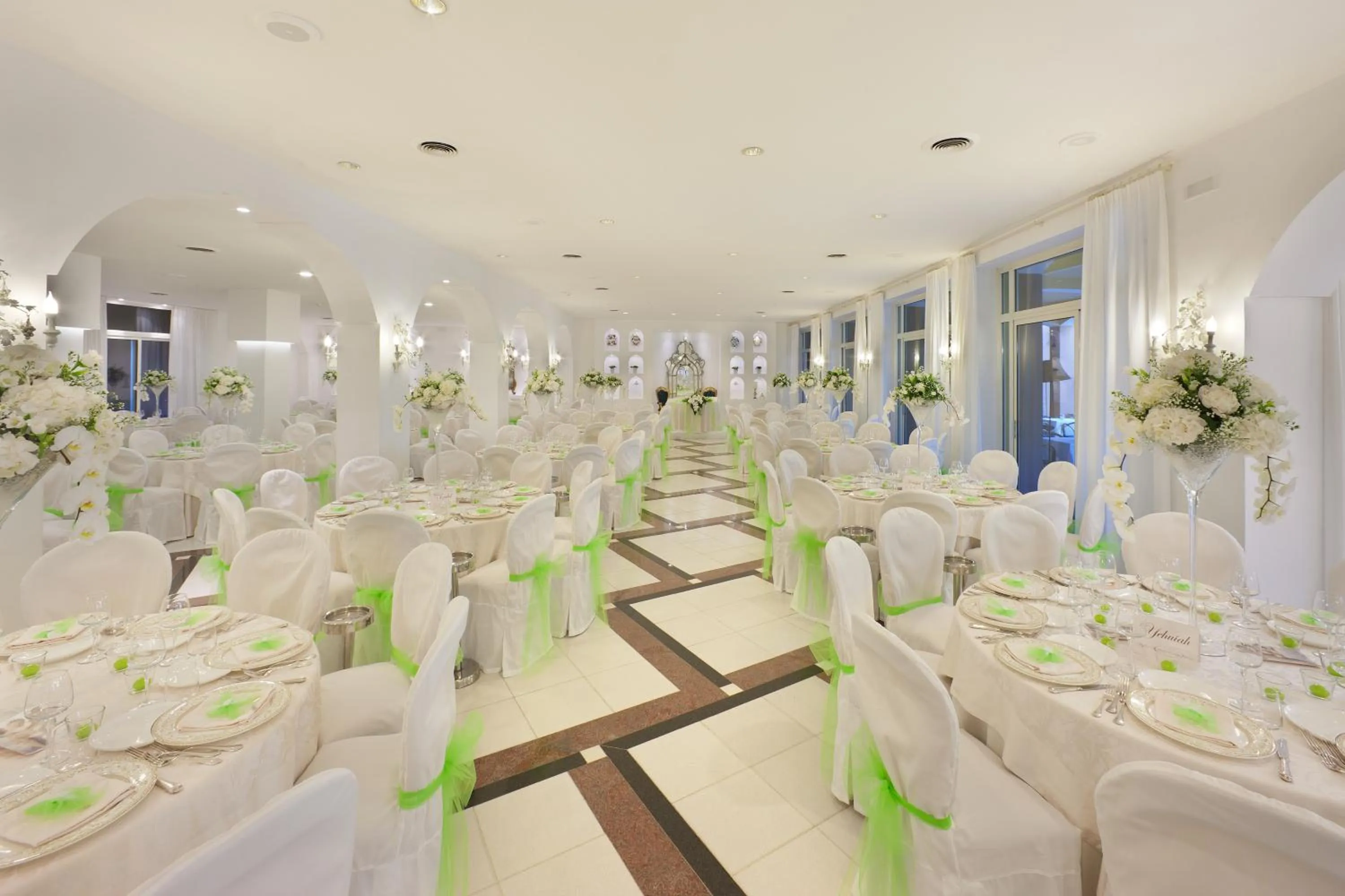 Restaurant/places to eat in Hotel dei Congressi