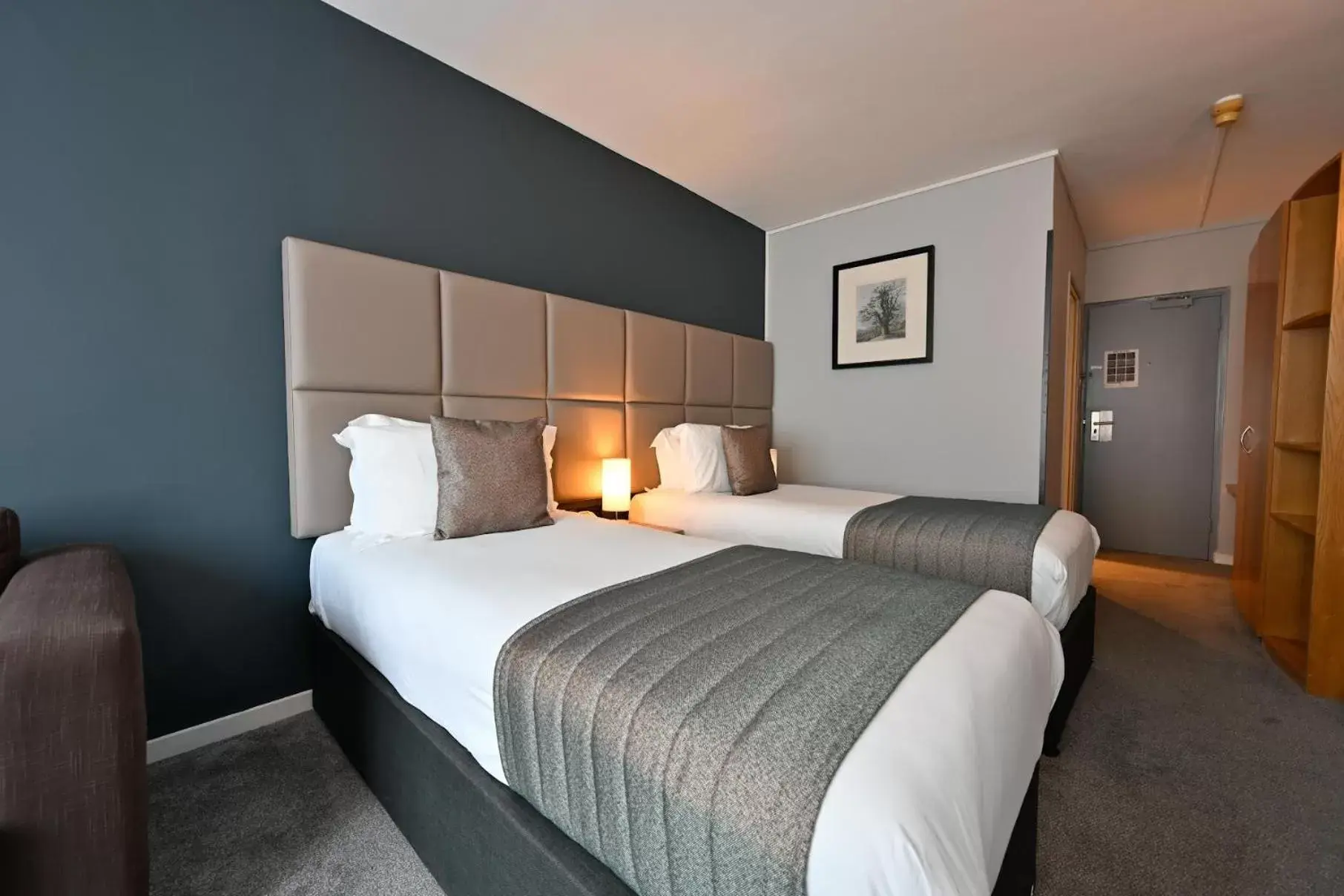 Bedroom, Bed in Kensington Court Hotel - Earls Court