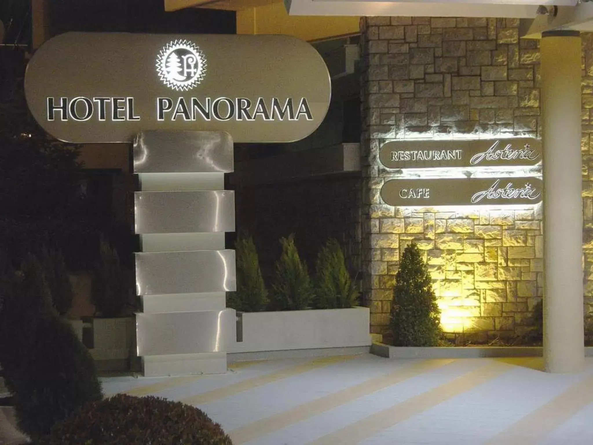 Facade/entrance, Property Logo/Sign in Hotel Panorama