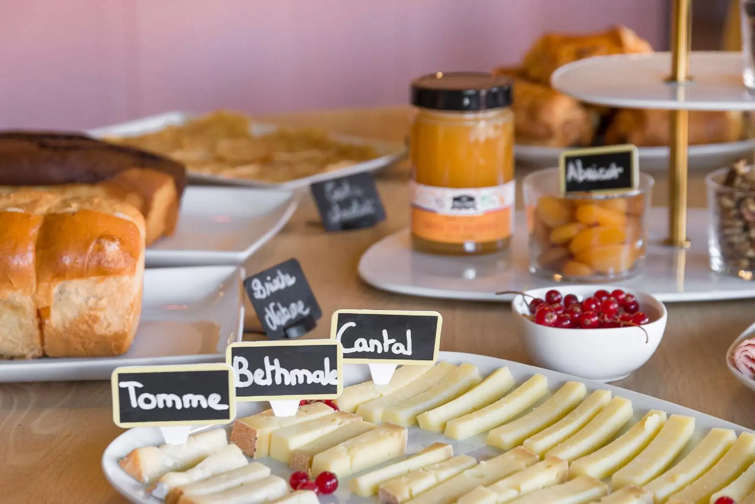 Breakfast in Grand Hôtel Dauphiné, Boutique Hôtel & Suites