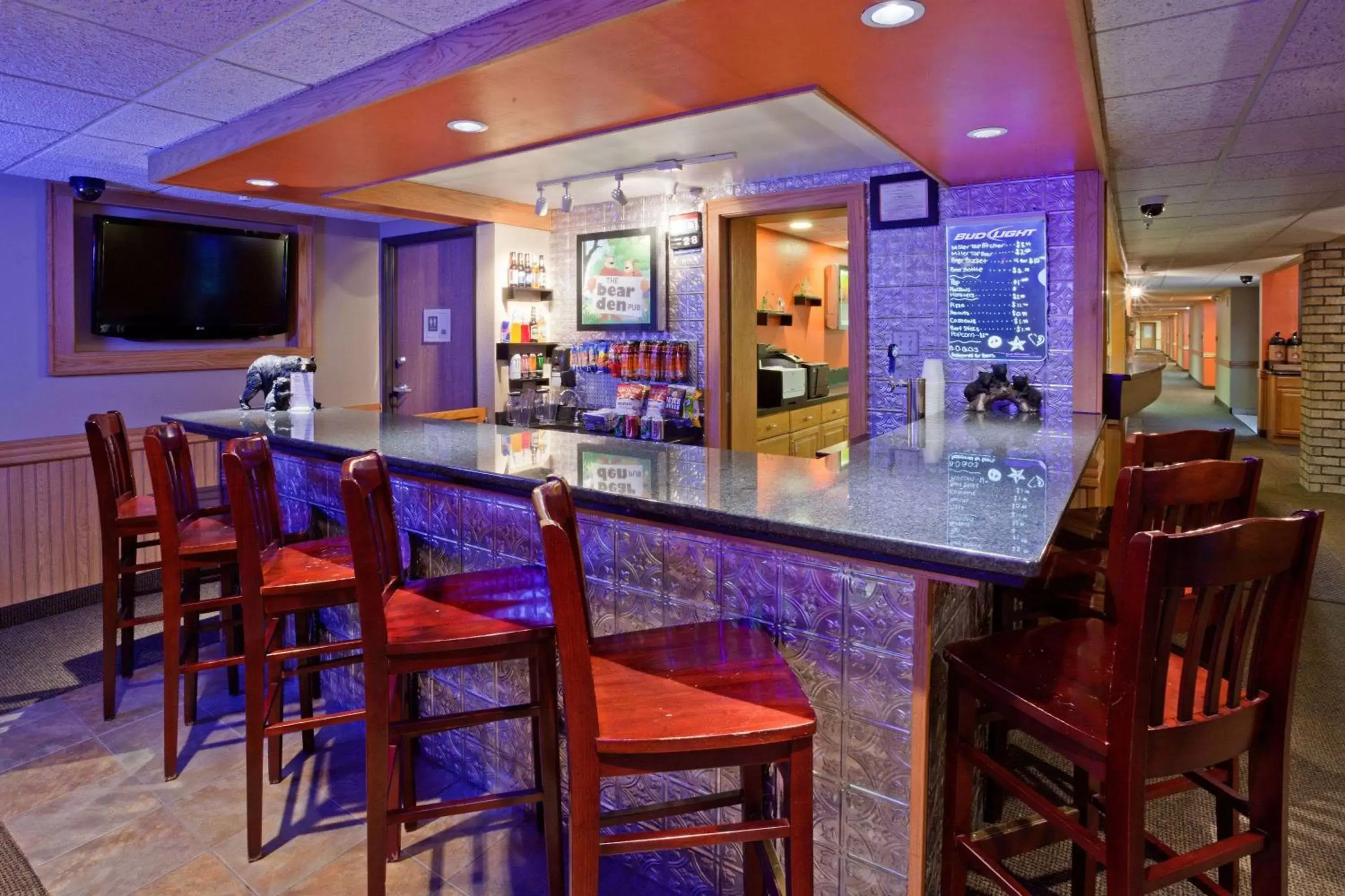 Lounge or bar, Lounge/Bar in AmericInn by Wyndham Virginia