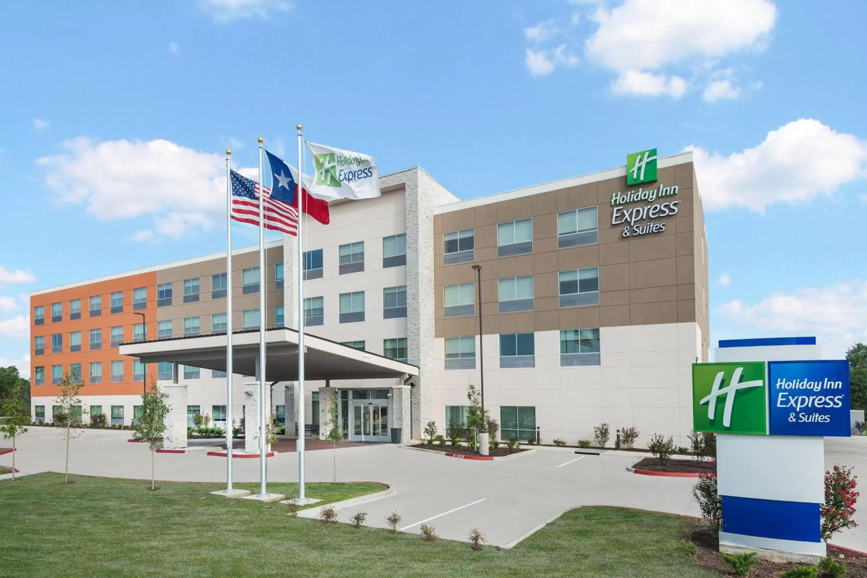 Property Building in Holiday Inn Express & Suites Bryan - College Station, an IHG Hotel