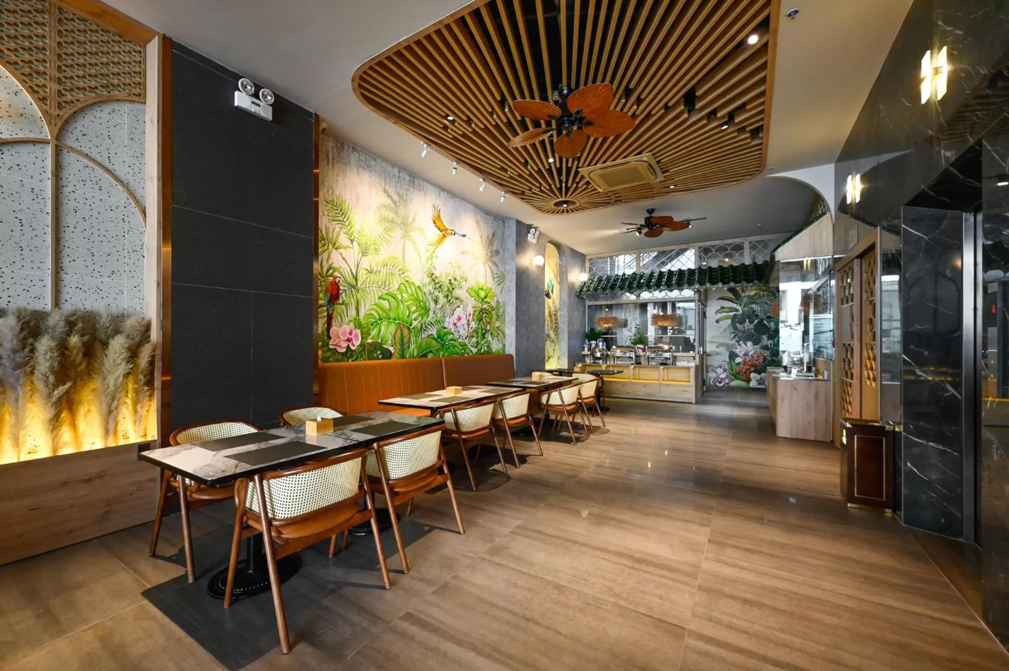 Restaurant/places to eat in La Opera Saigon Hotel