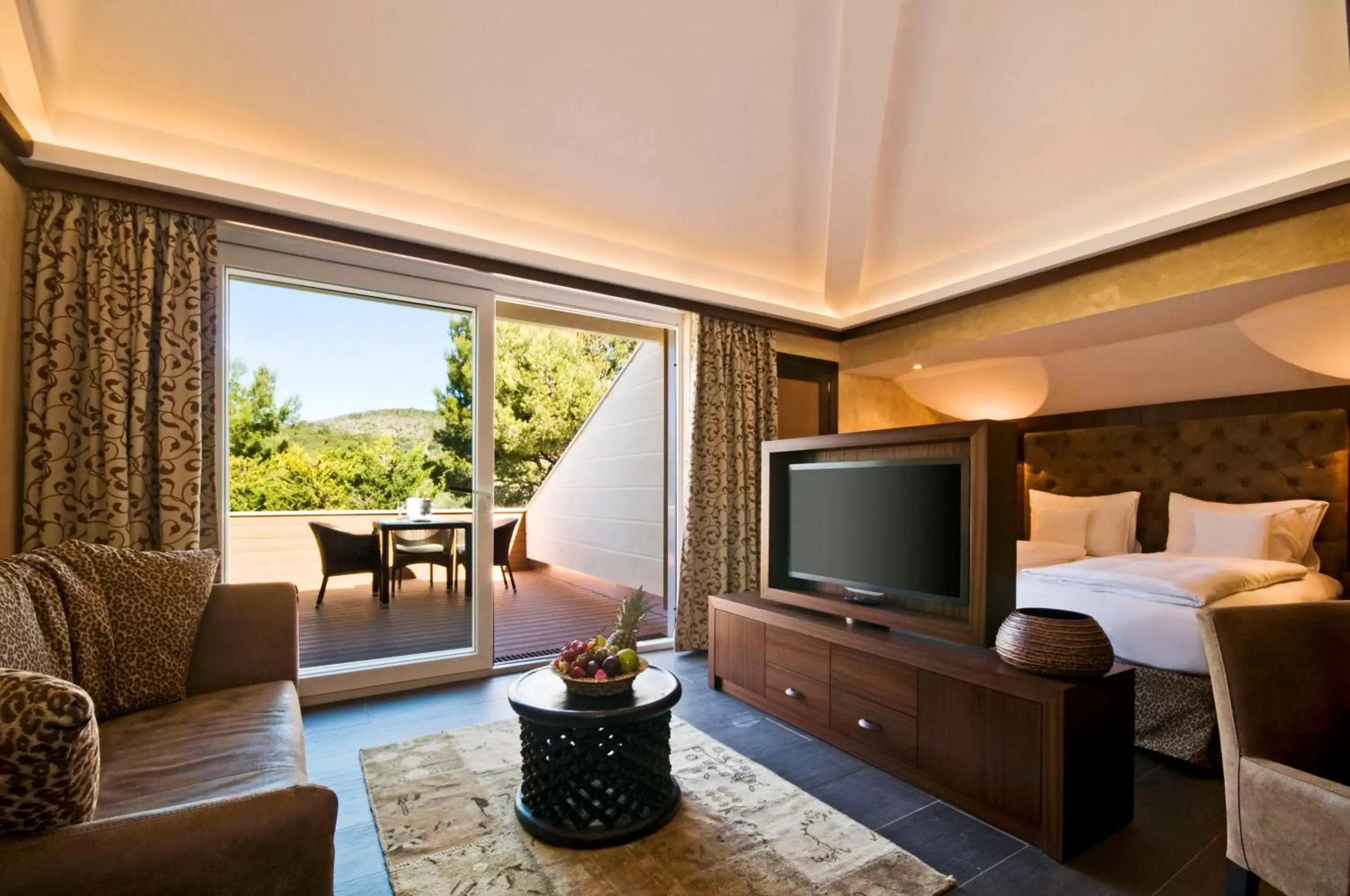 Photo of the whole room, TV/Entertainment Center in Lindner Hotel Mallorca Portals Nous, part of JdV by Hyatt