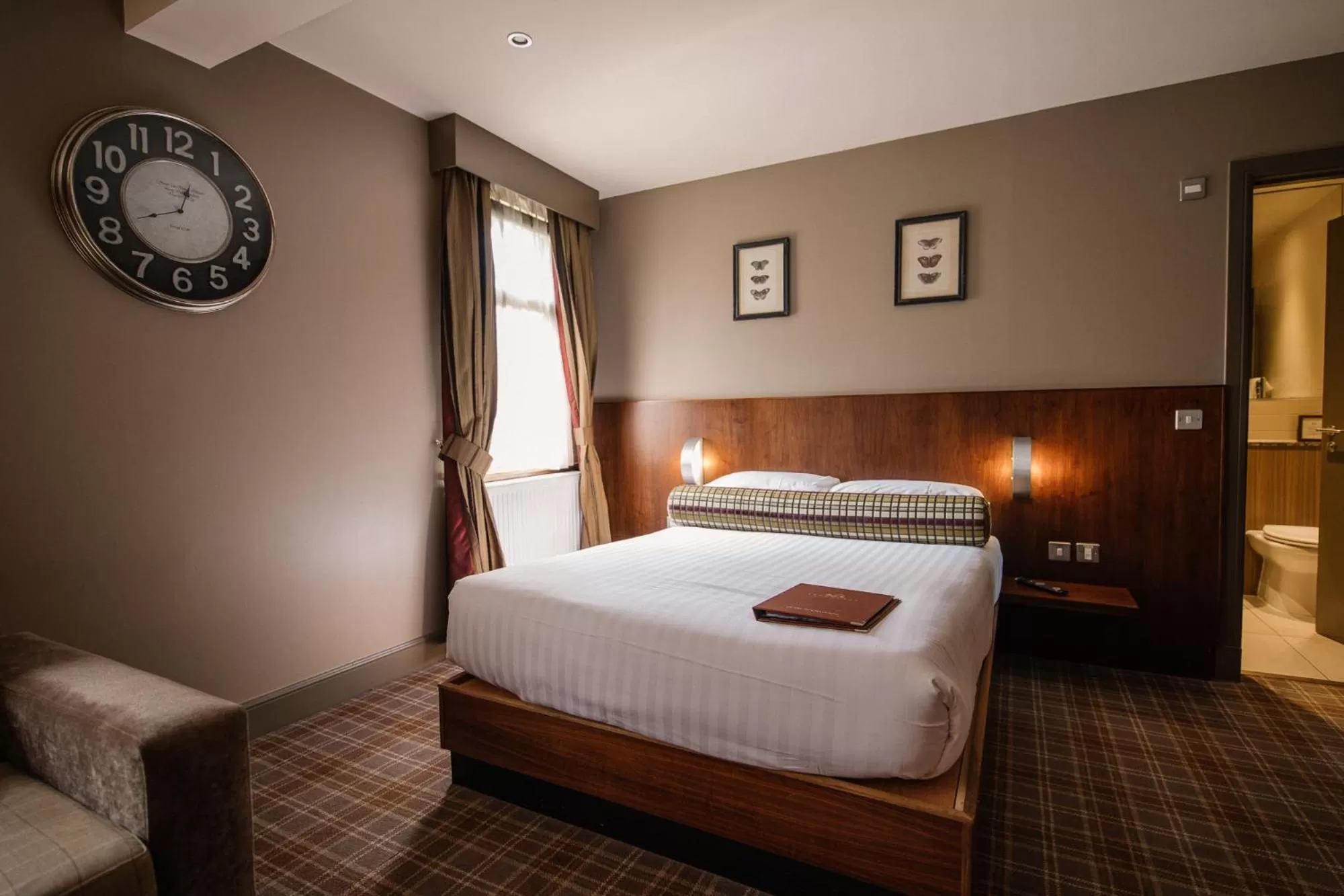 Bedroom, Bed in Lynnhurst Hotel