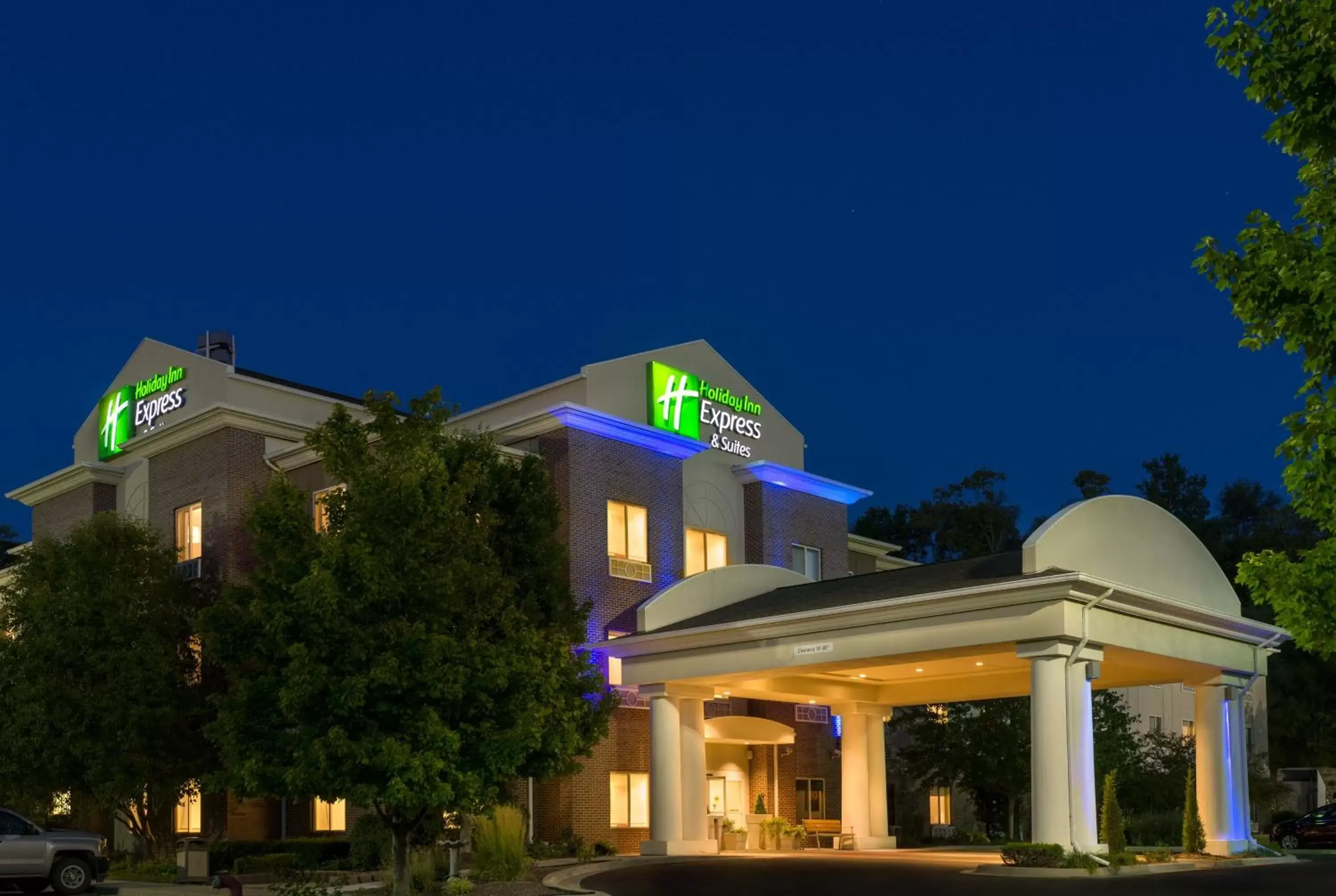 Property Building in Holiday Inn Express Independence - Kansas City, an IHG Hotel