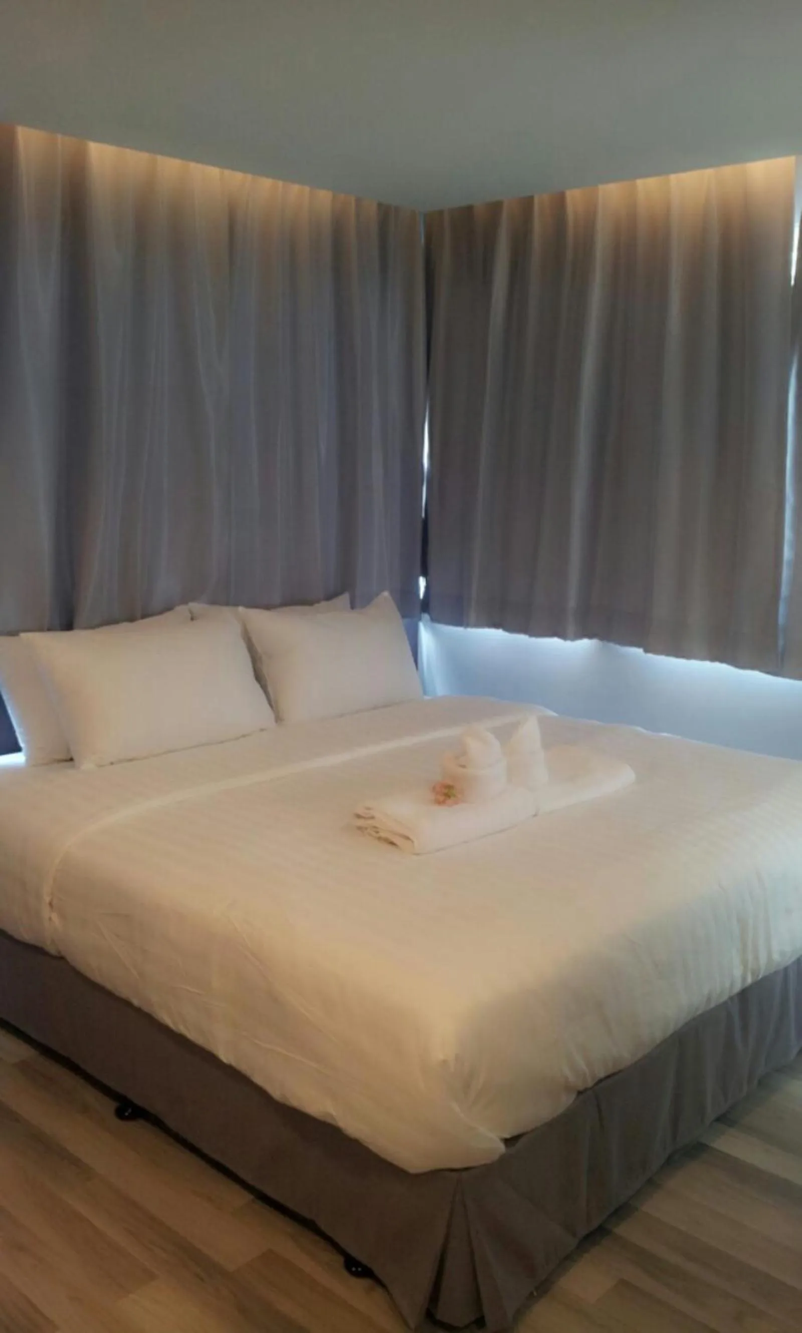 Photo of the whole room, Bed in Nantra Ploenchit hotel