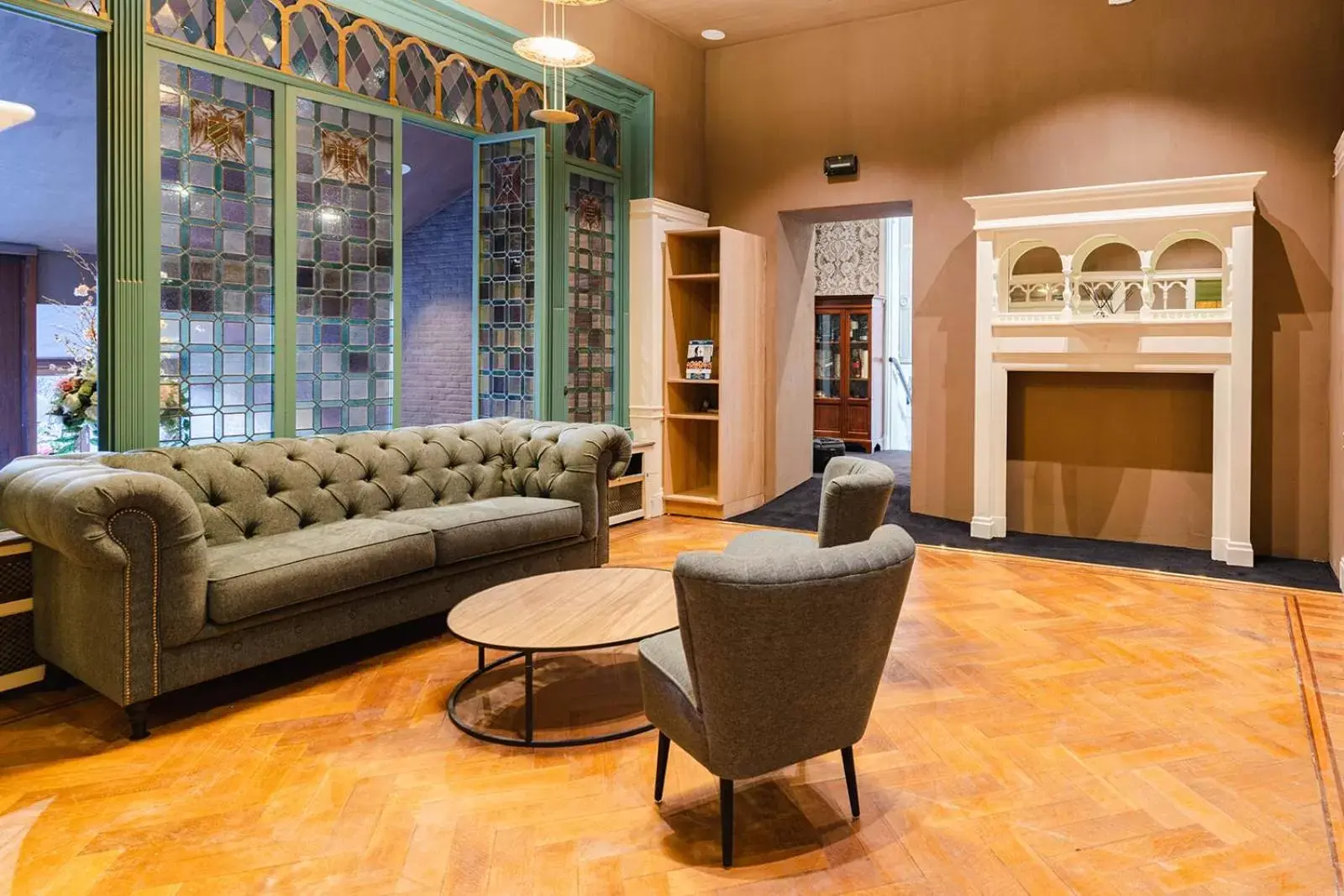 Living room, Lobby/Reception in Golden Tree Hotel