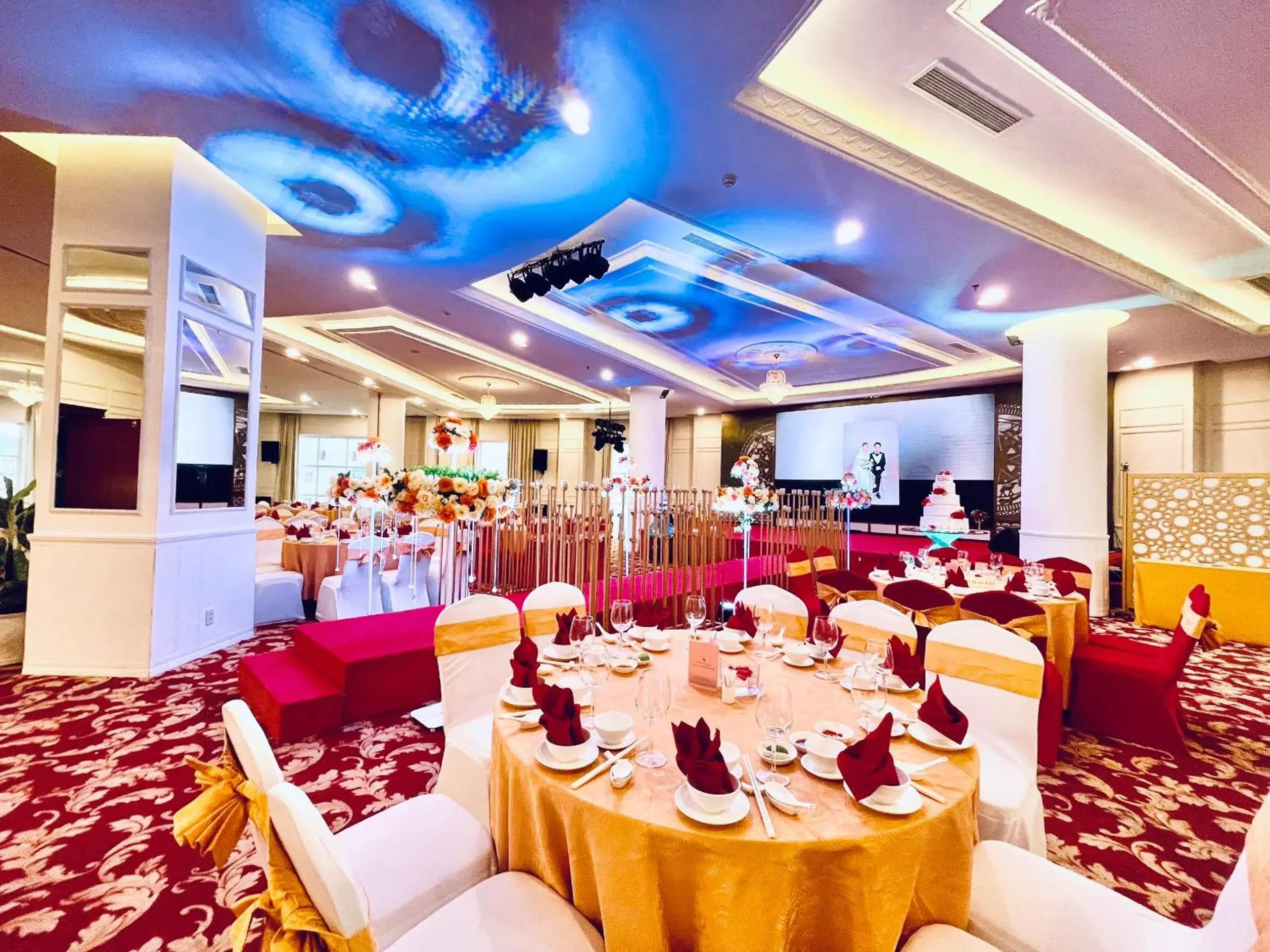 Restaurant/Places to Eat in Nha Trang Palace Hotel