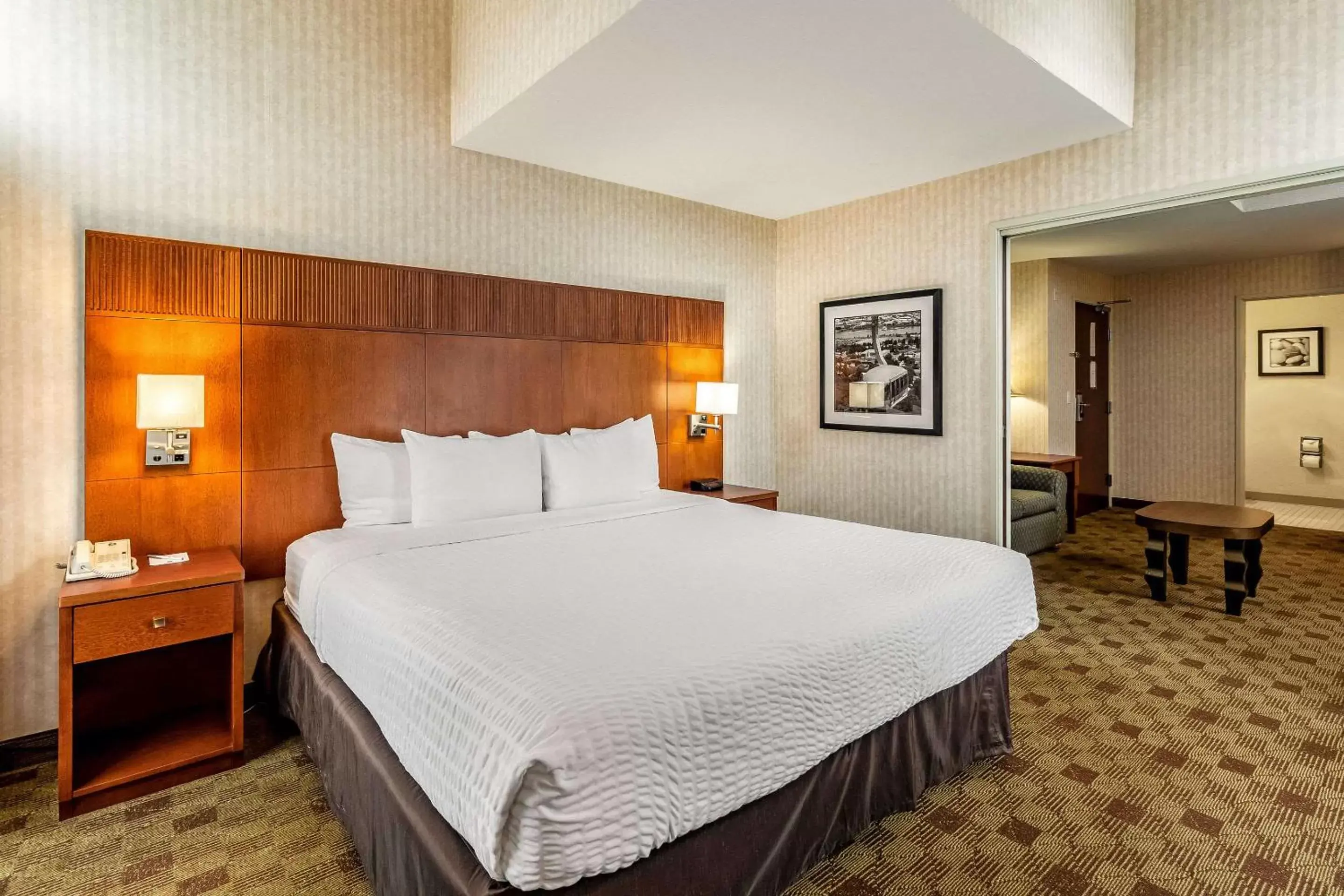 Bedroom, Bed in Clarion Hotel Portland International Airport