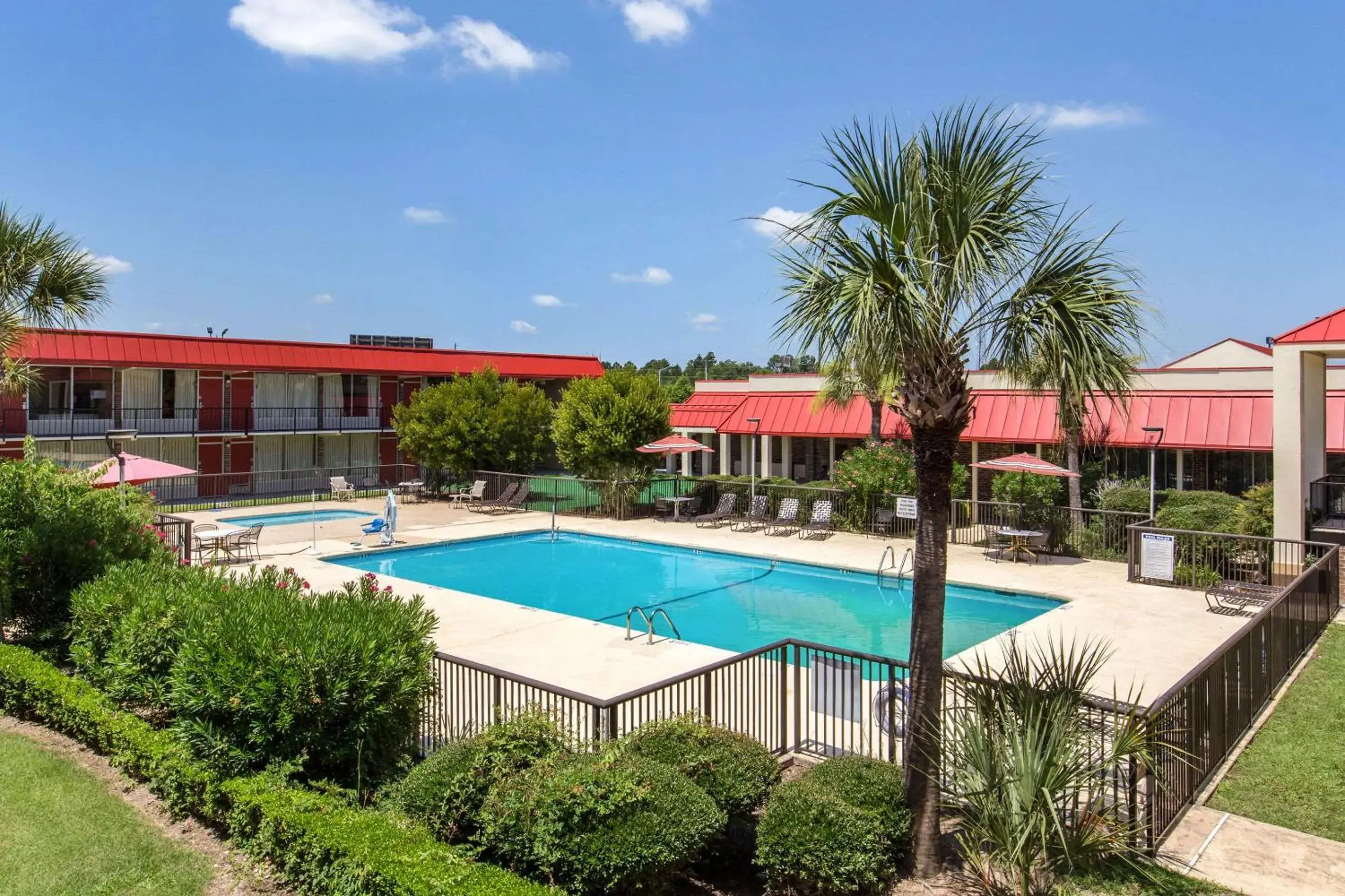 Pool view, Swimming Pool in Rodeway Inn Santee I-95