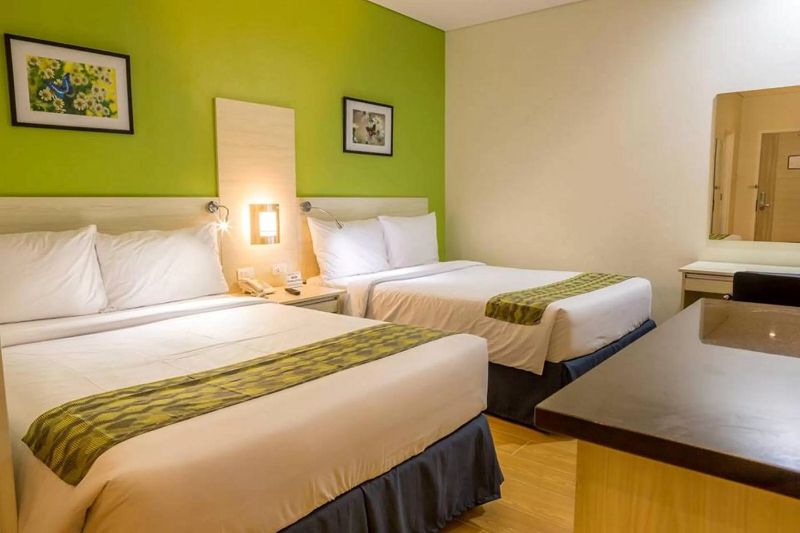 Bedroom, Bed in Hamersons Hotel Cebu