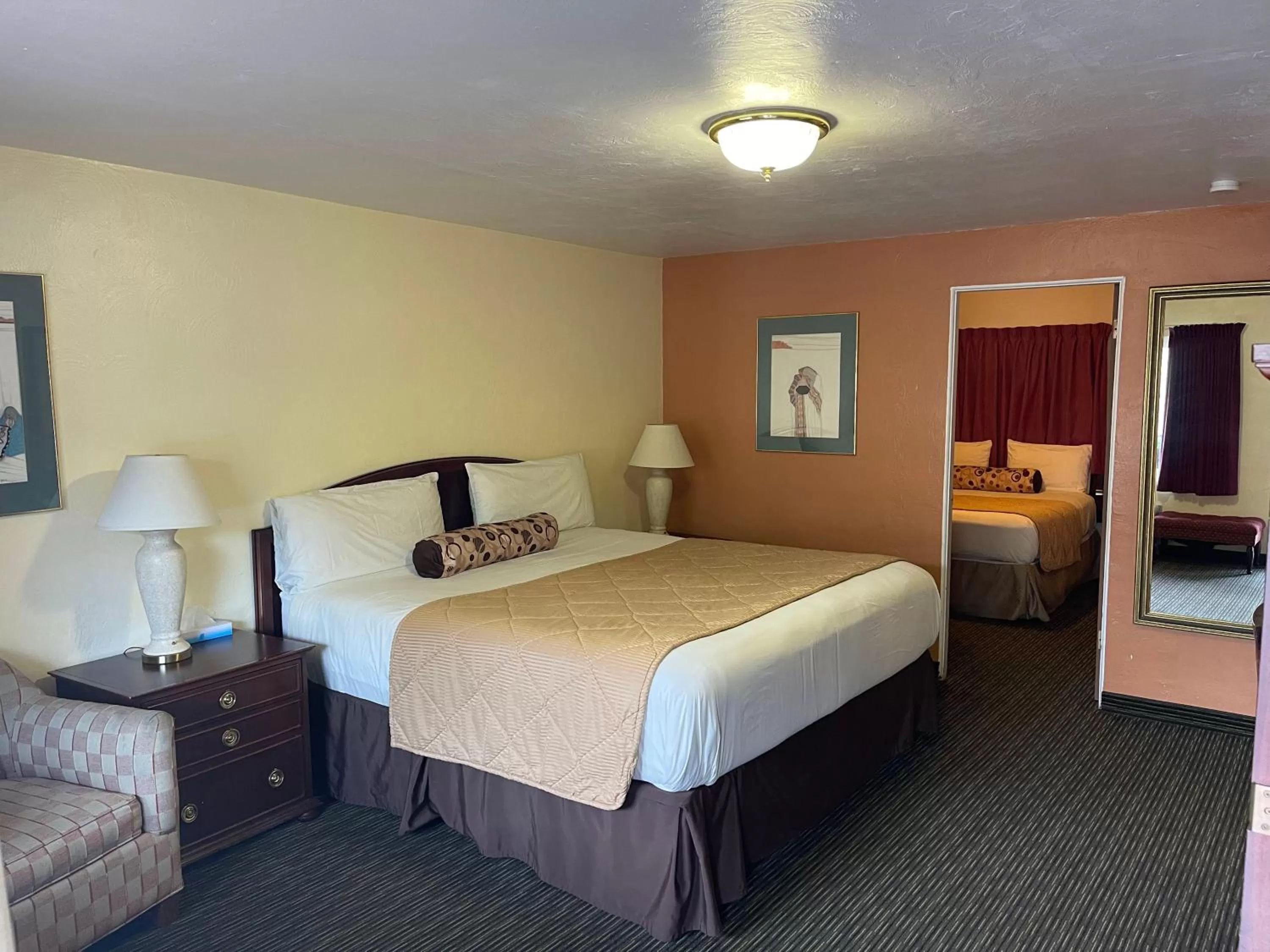 Bed in Pikes Peak Inn