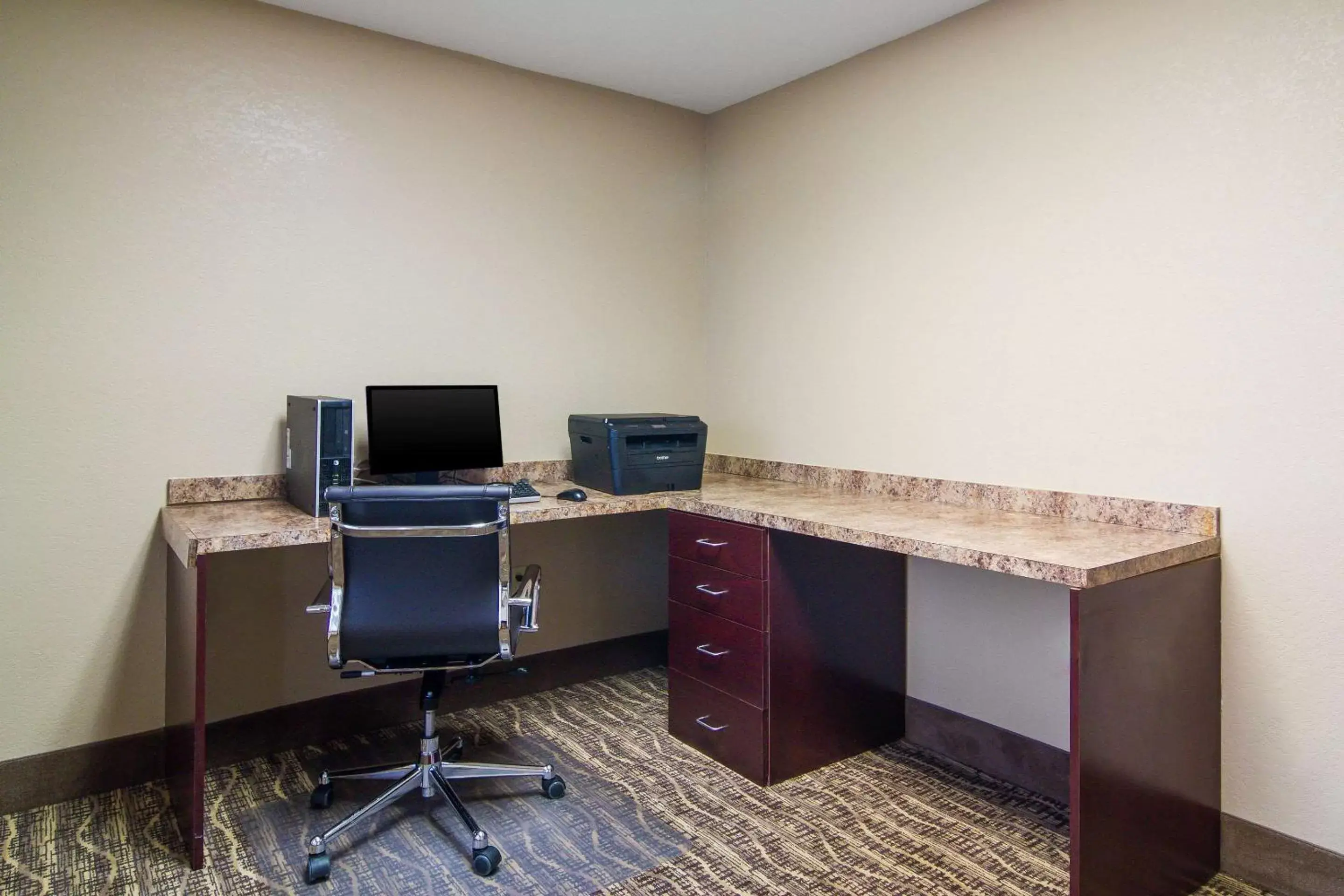 On site, TV/Entertainment Center in Comfort Inn Blackshear Hwy 84