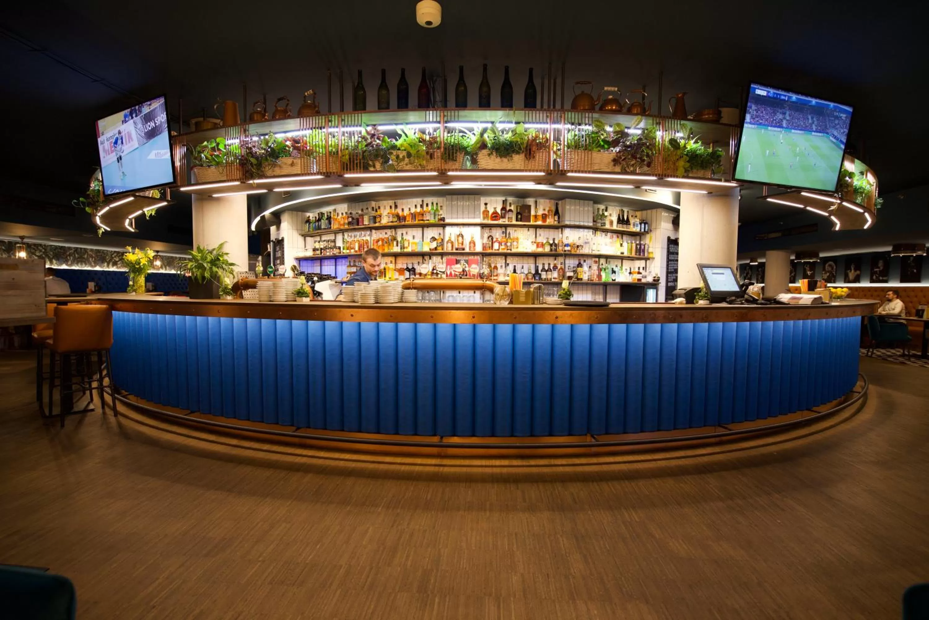 Restaurant/places to eat in SONO hotel