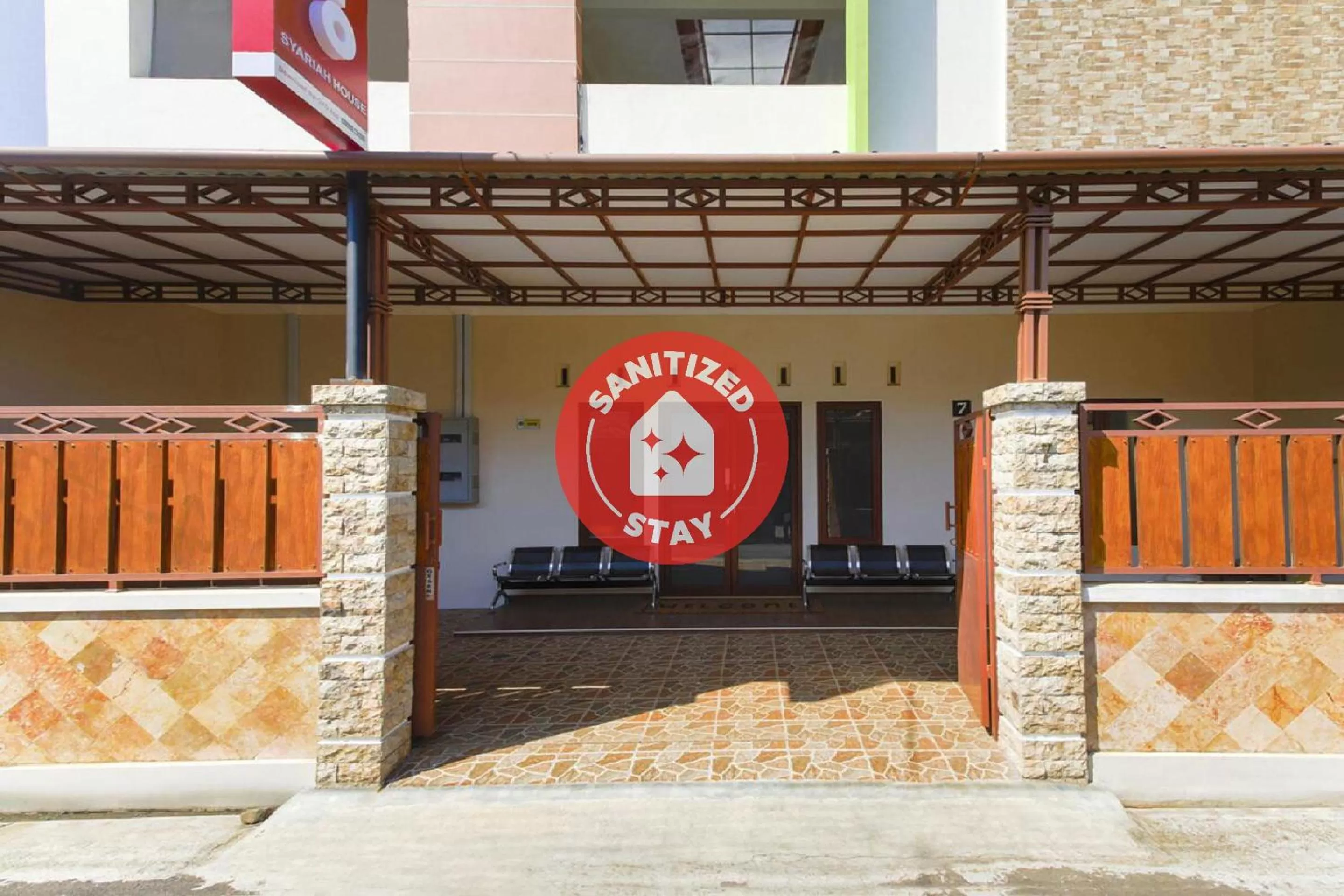 Property building in OYO 3314 Syariah House