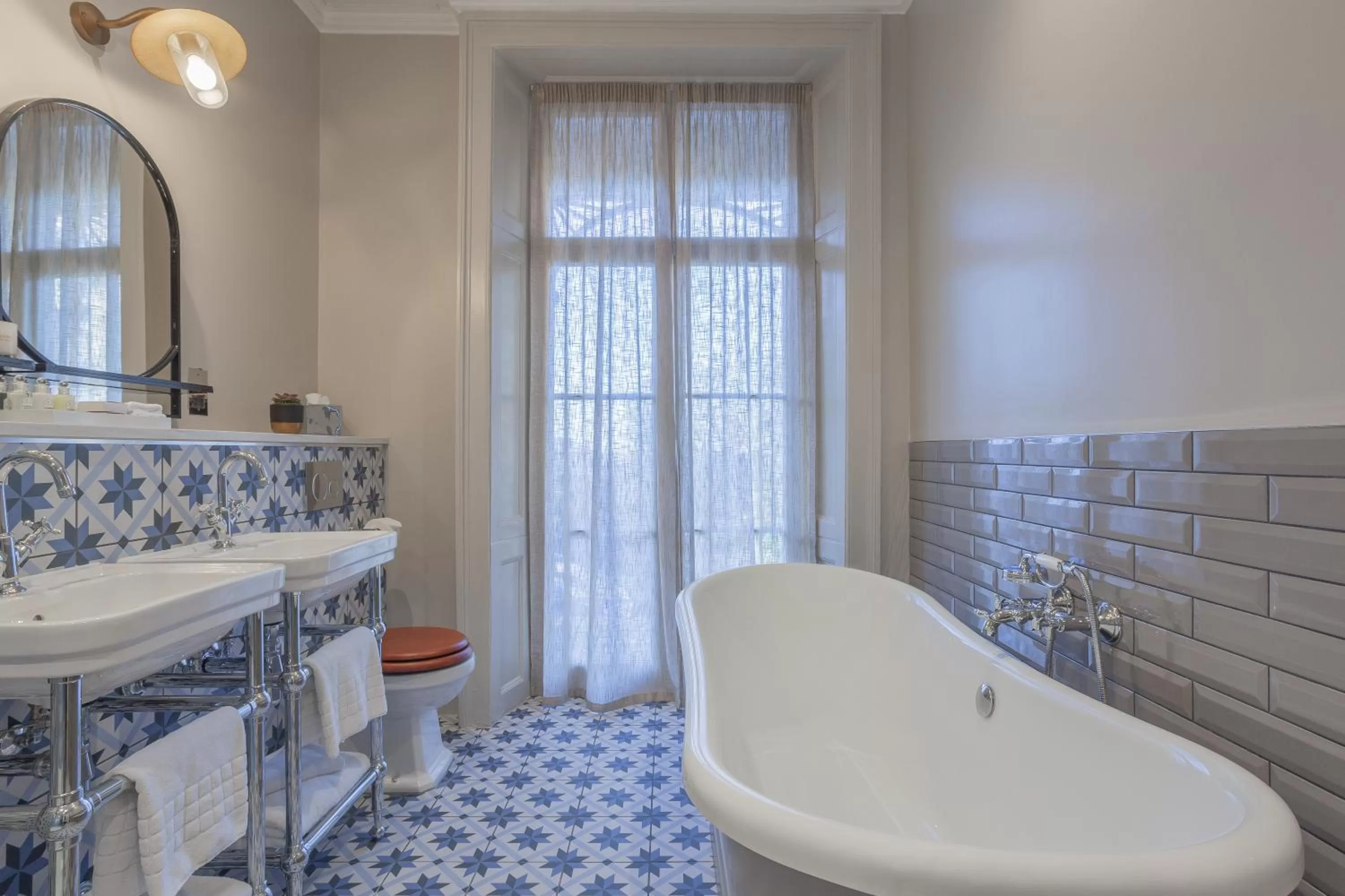 Bathroom in Richmond Hill Hotel