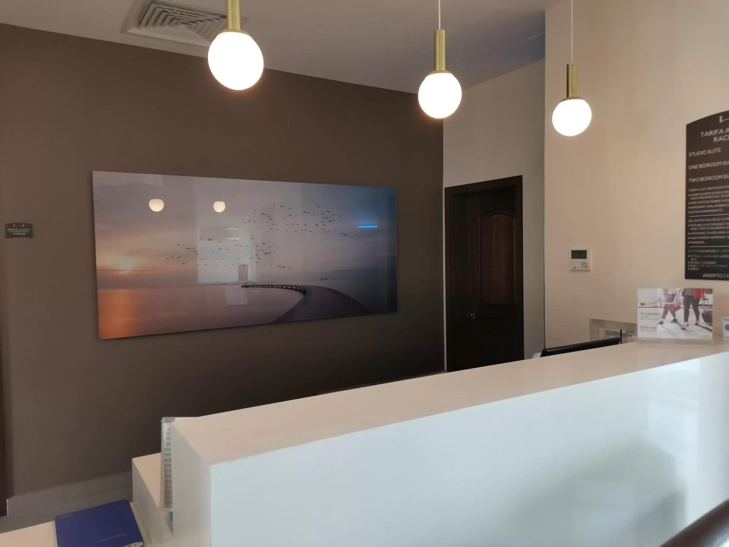 Lobby or reception, TV/Entertainment Center in Staybridge Suites - Irapuato, an IHG Hotel Lobby or reception, TV/Entertainment Center in Staybridge Suites - Irapuato, an IHG Hotel