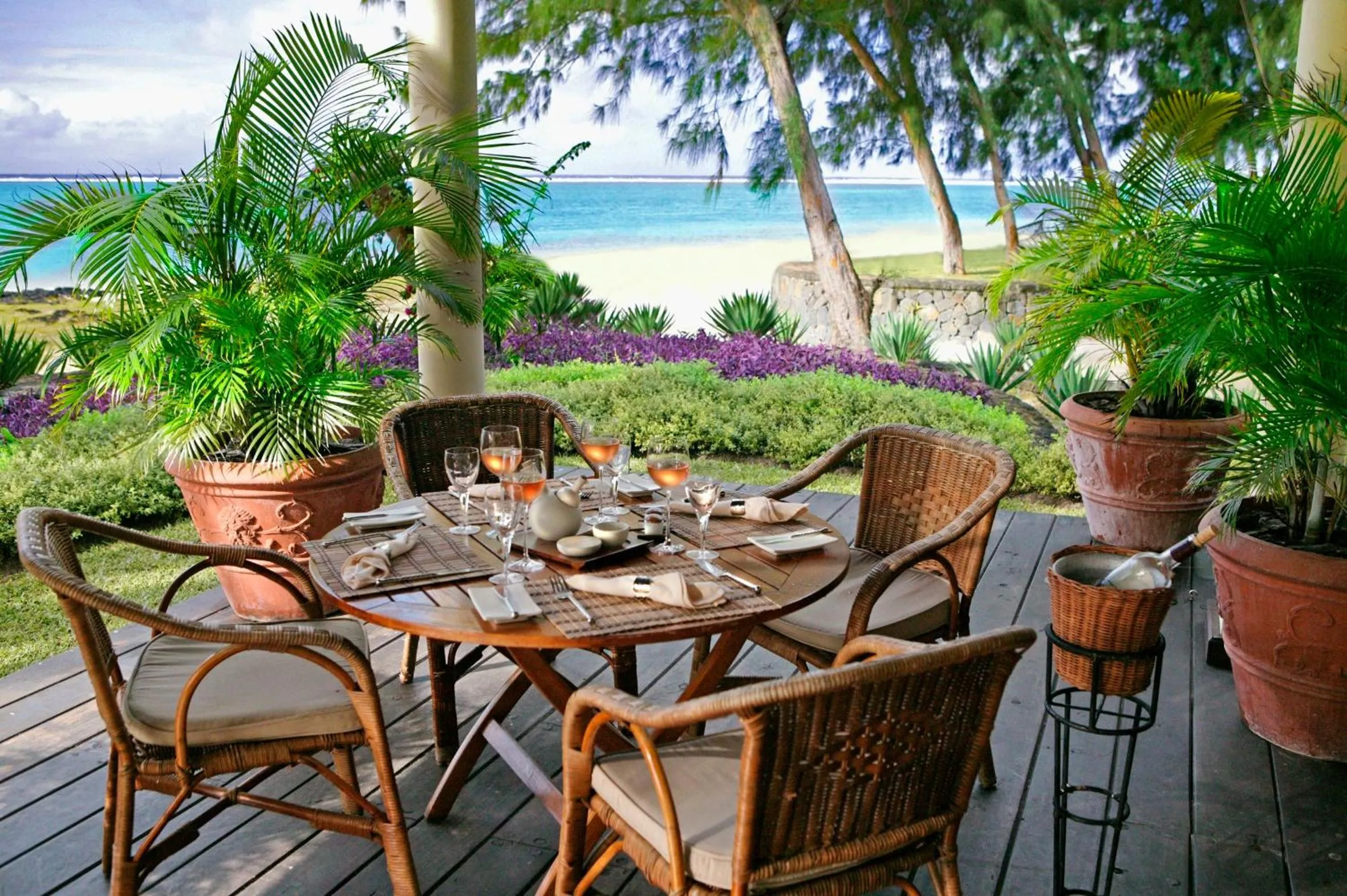 Restaurant/places to eat in The Residence Mauritius