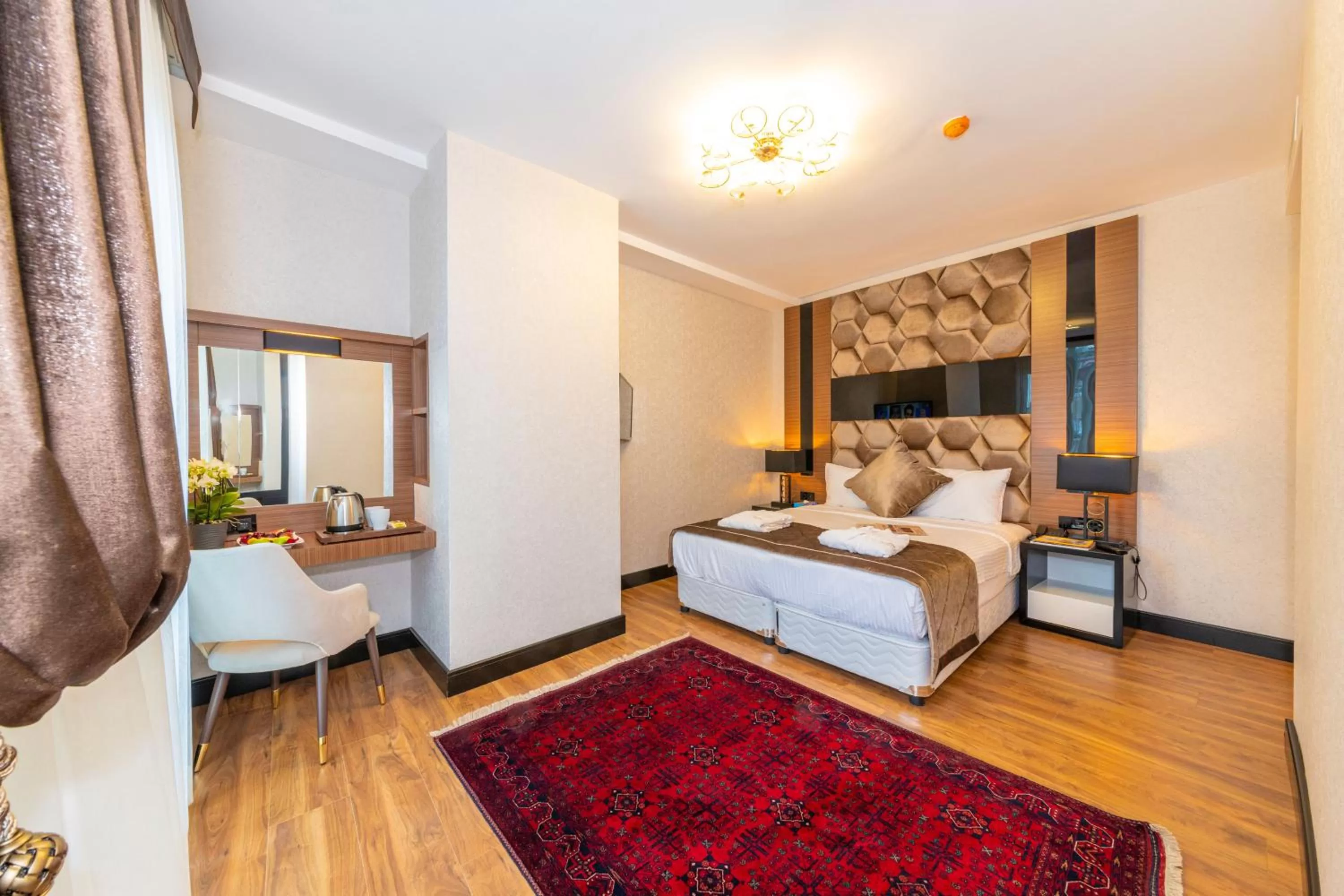 Photo of the whole room, Bed in Eastanbul Suites
