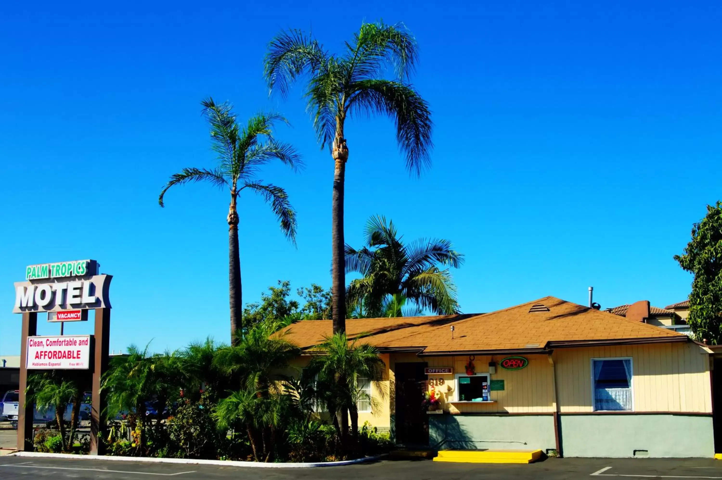 Property Building in Palm Tropics Motel