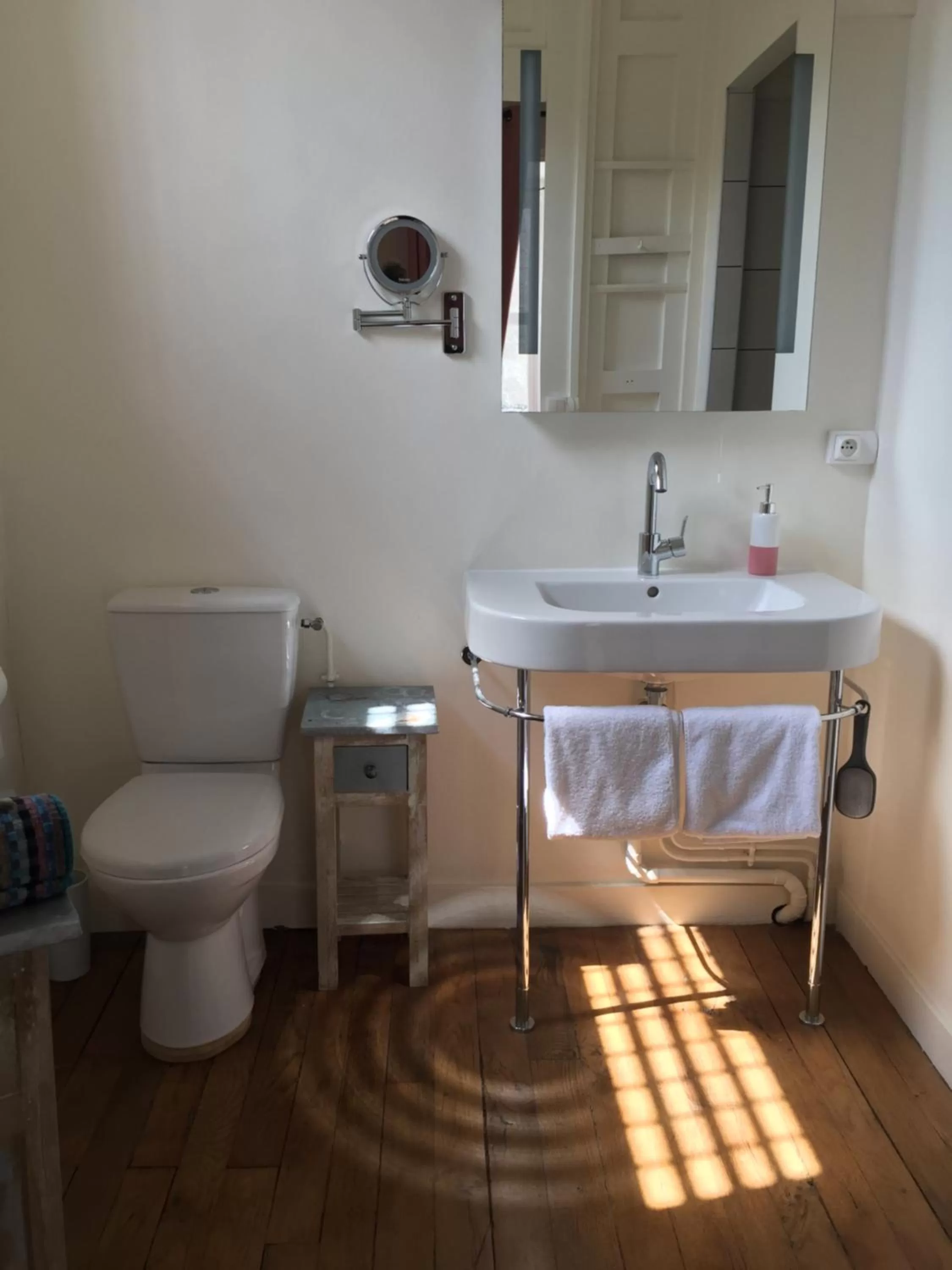 Shower in Le Jardin des Lys