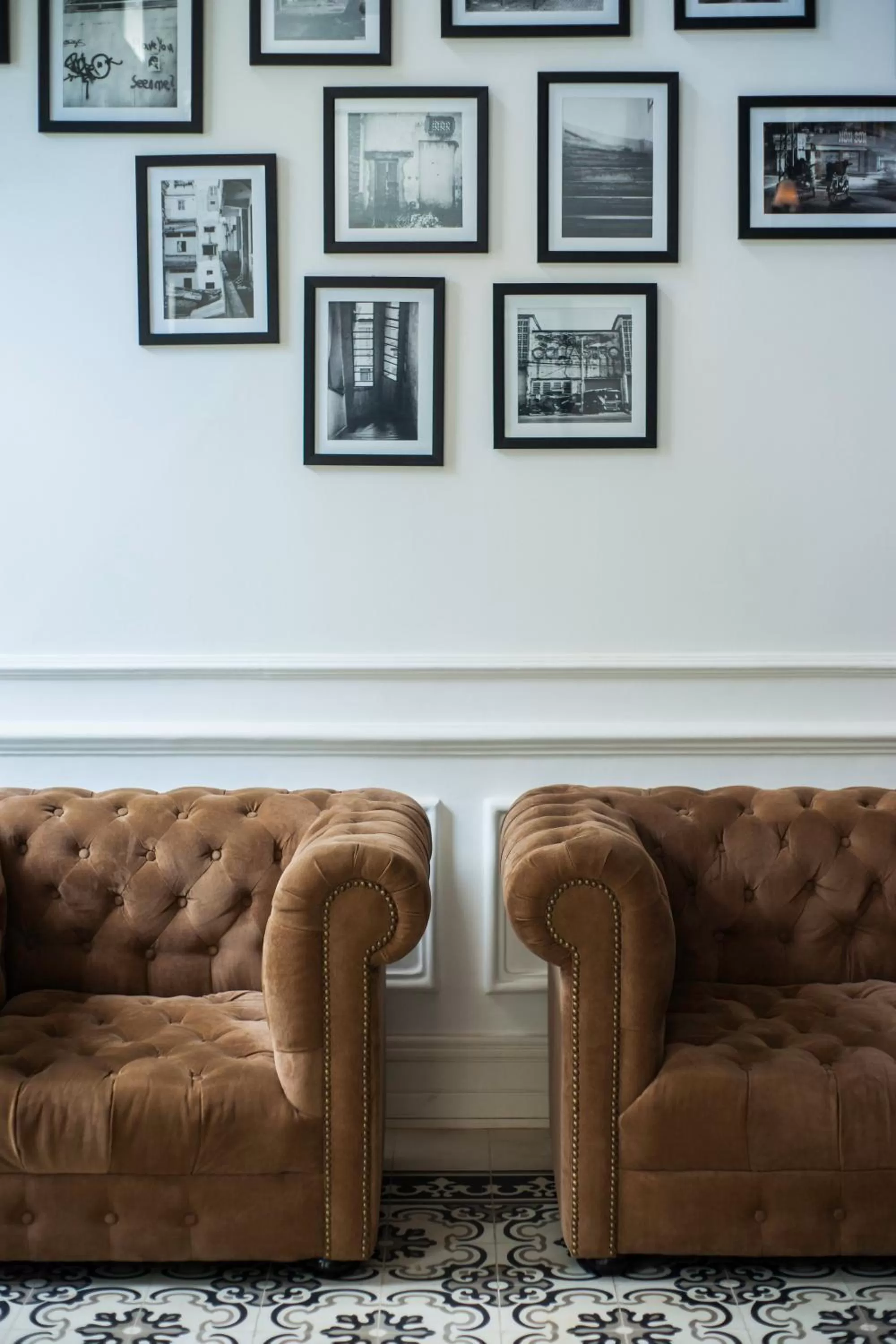 Library in The Alcove Library Hotel