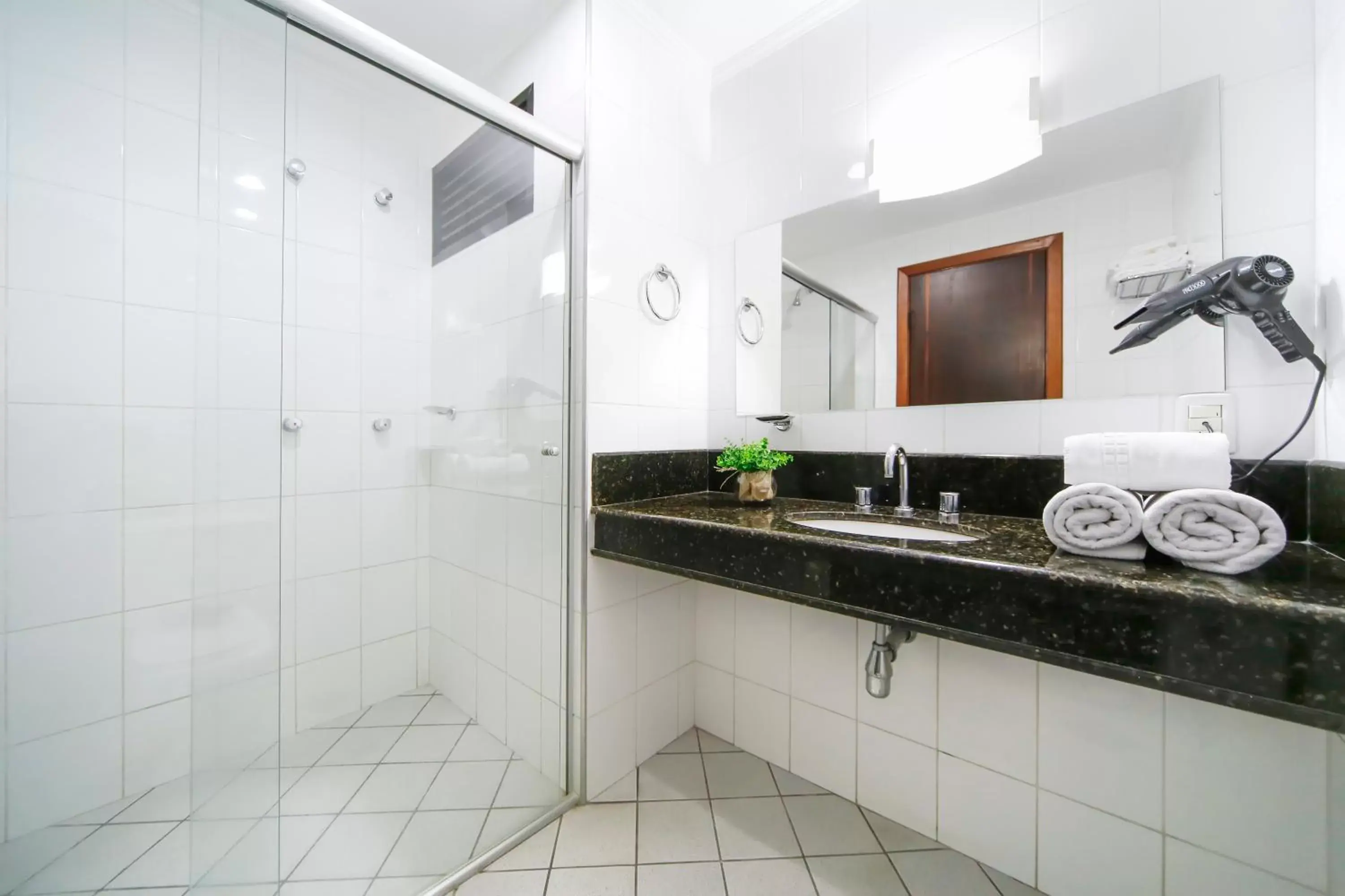 Toilet, Bathroom in Grand Hotel Royal Sorocaba by Atlantica