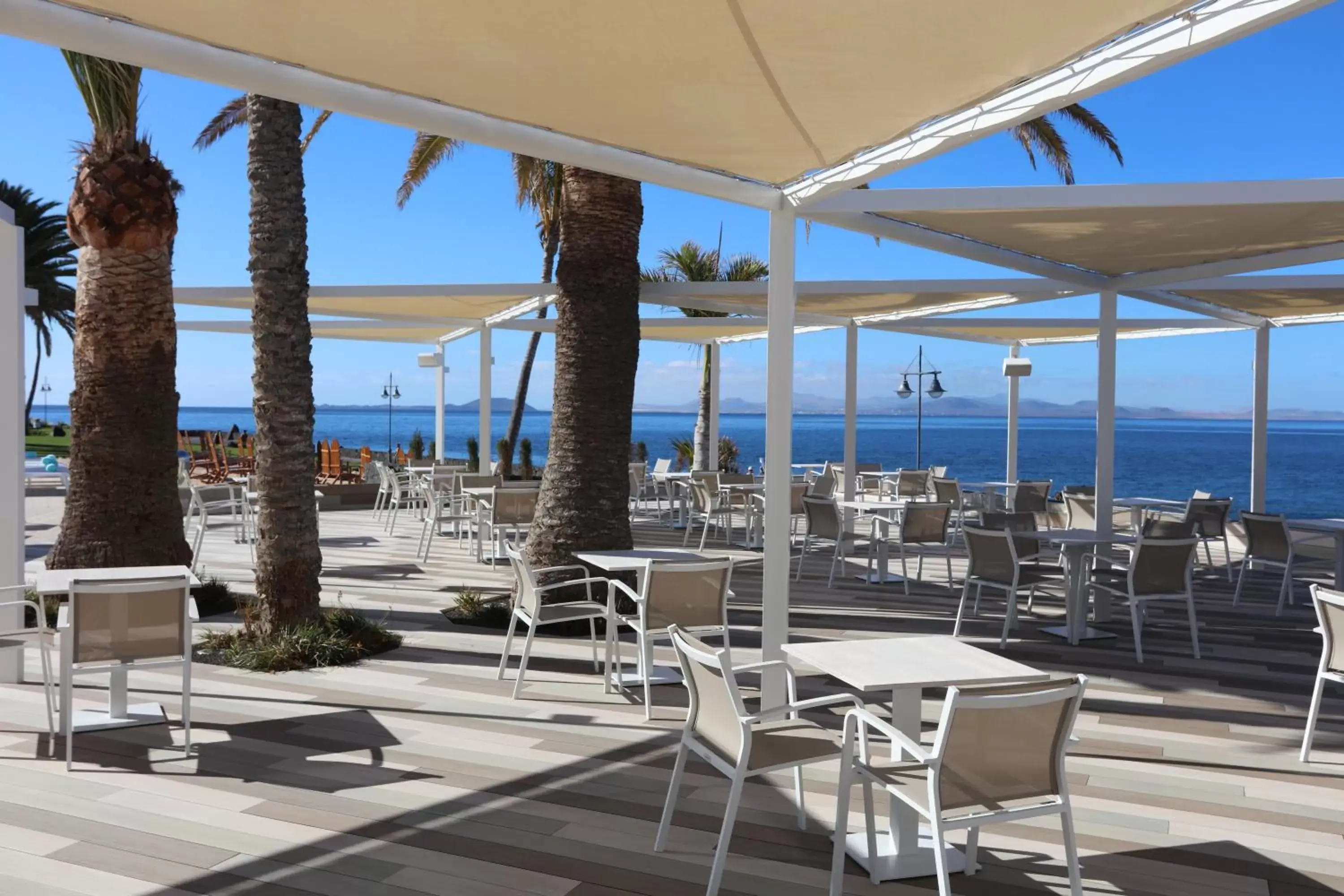 Lounge or bar, Restaurant/Places to Eat in Iberostar Selection Lanzarote Park