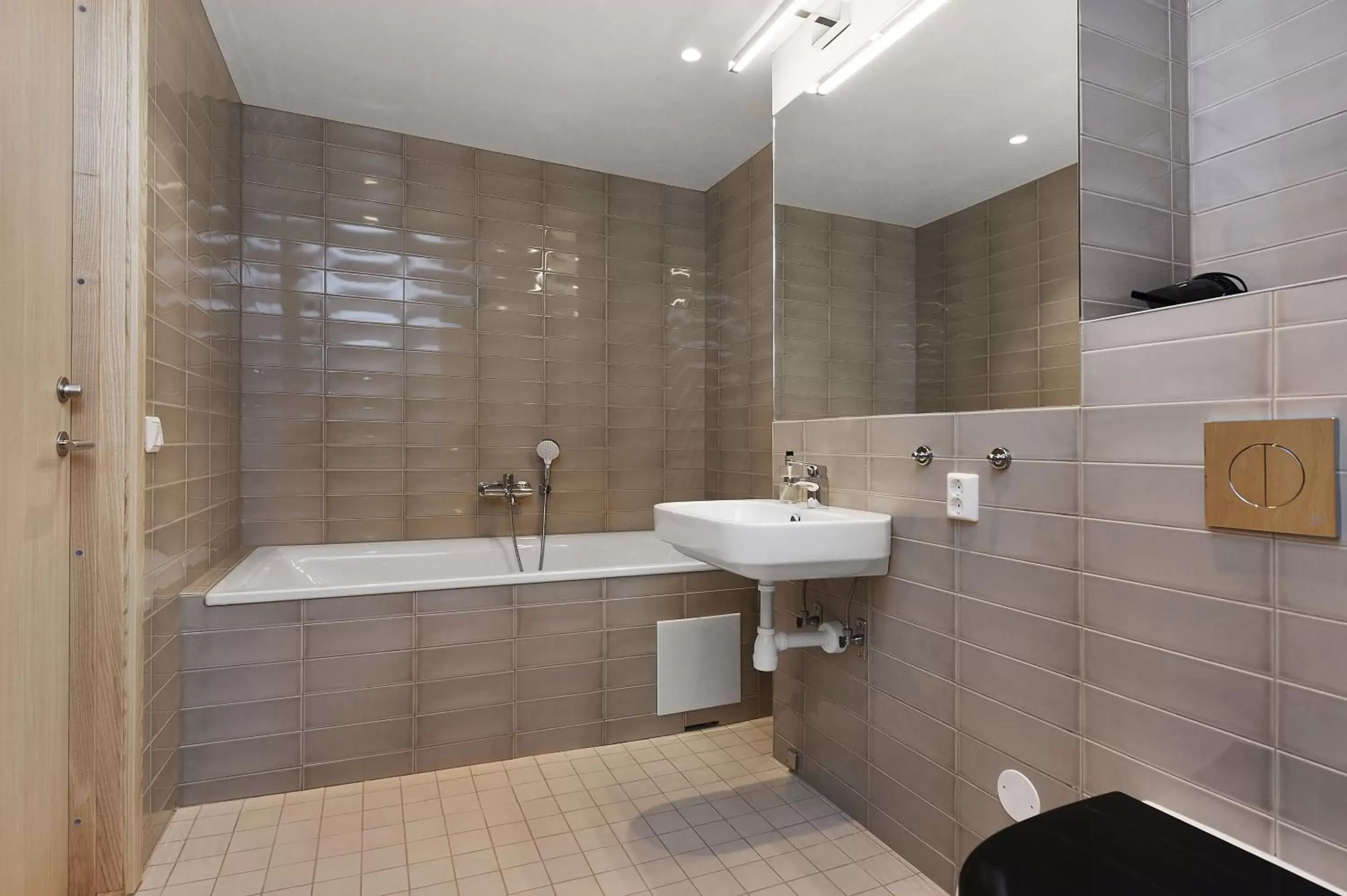 Shower, Bathroom in Ersta Hotell & Konferens