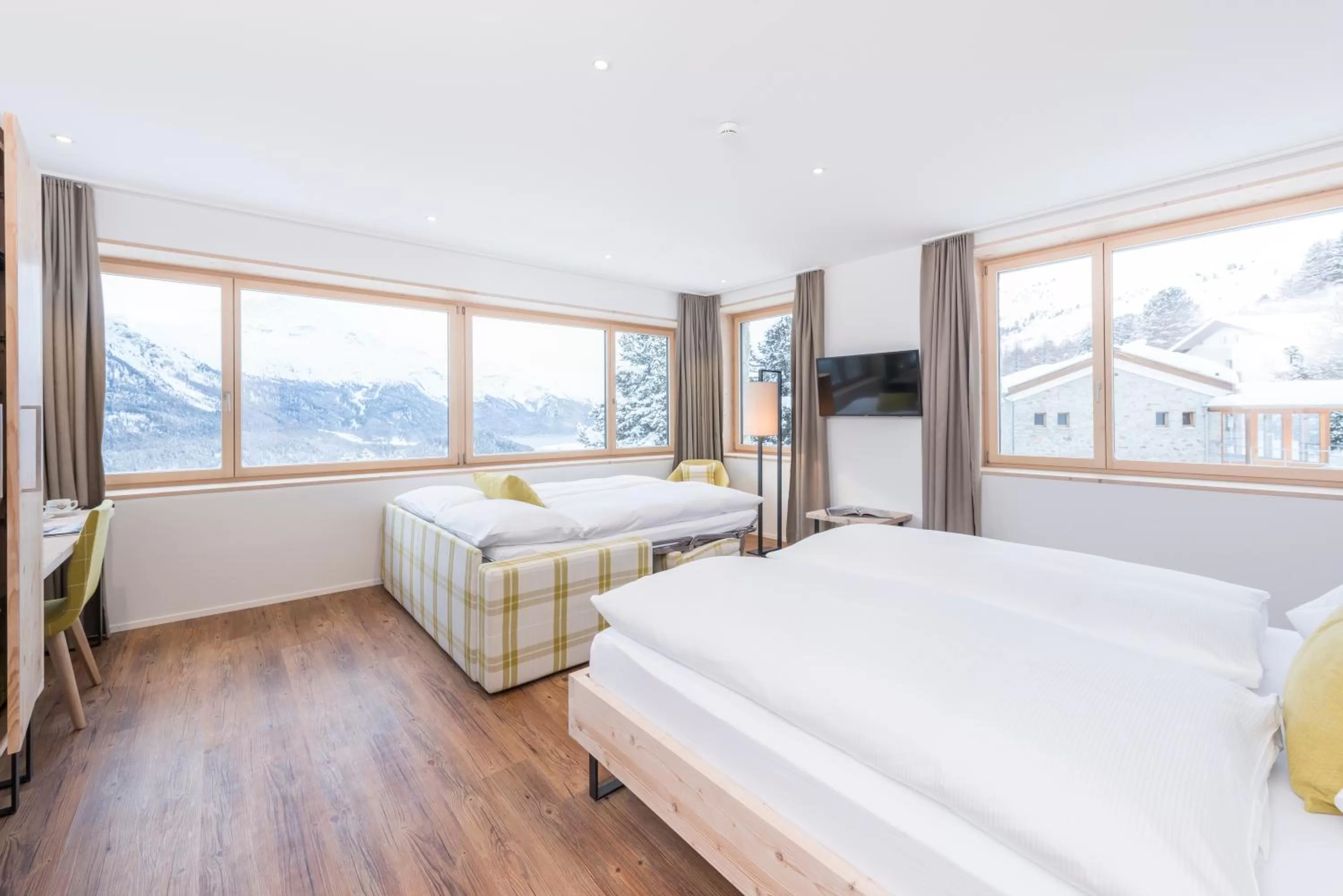 Photo of the whole room, Bed in Randolins Familienresort