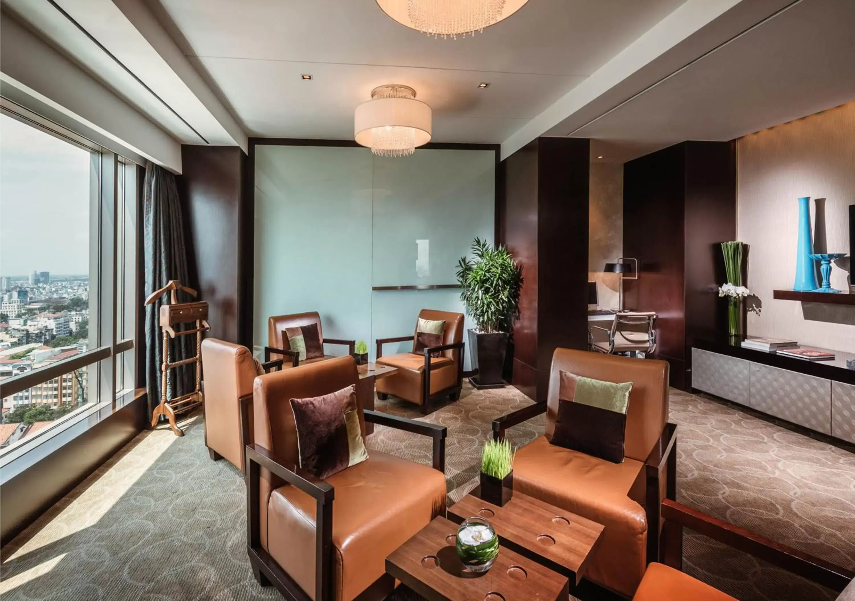 Lounge or bar, Seating Area in InterContinental Saigon, an IHG Hotel