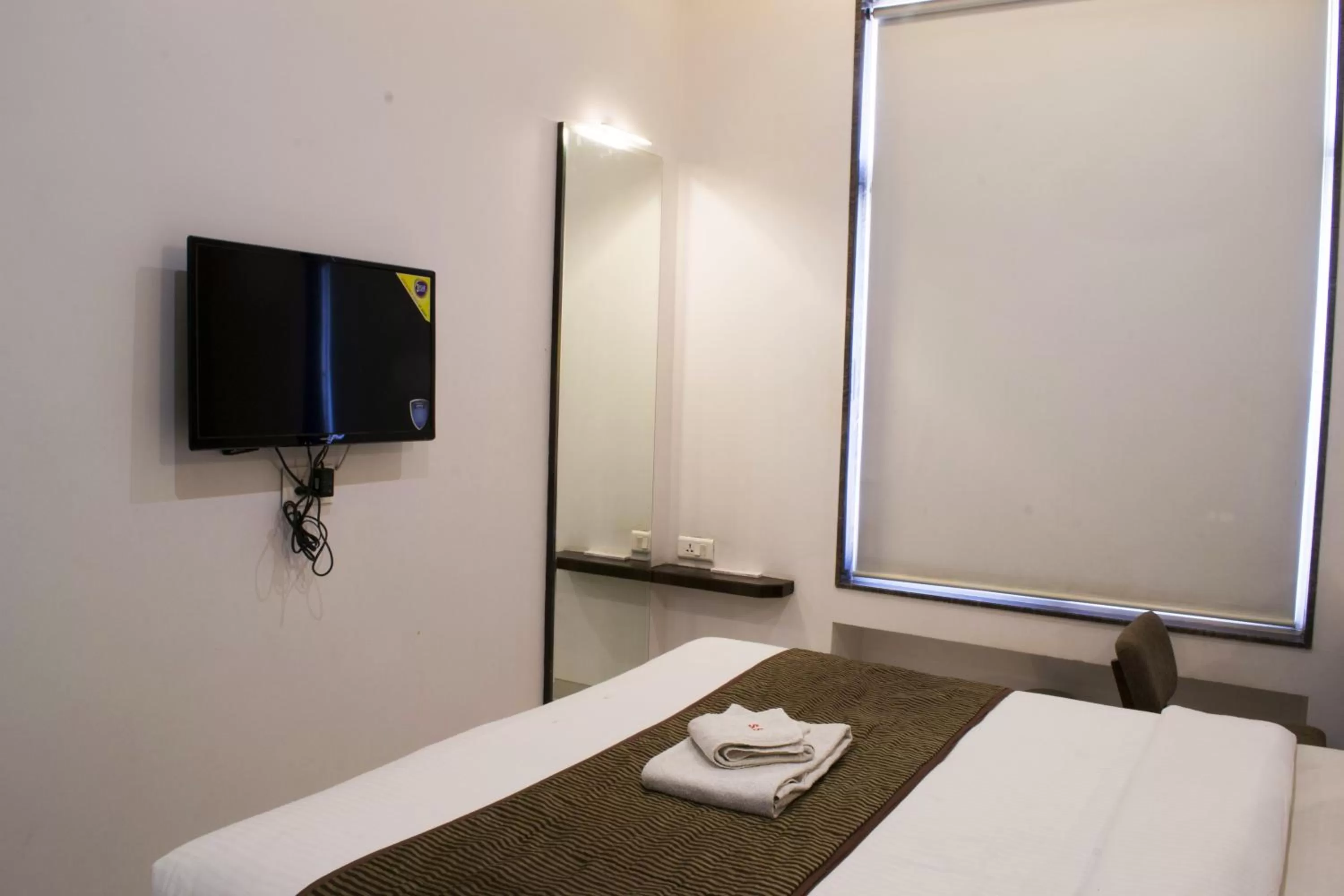 Bedroom, Bed in Hotel SRI SRI EXECUTIVE KOLHAPUR NEAR MAHALAXMI TEMPLE