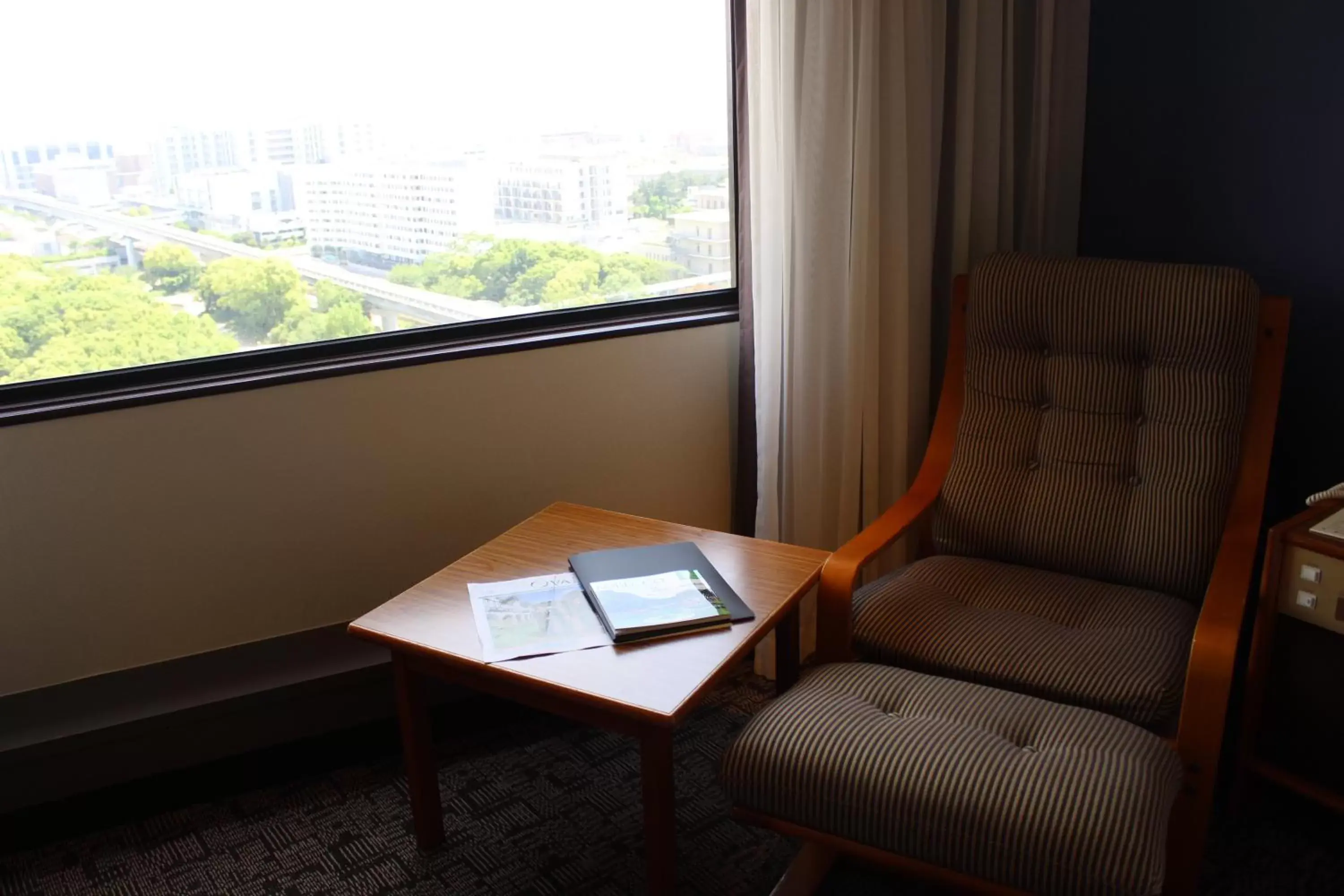 Seating area in Kobe Portopia Hotel