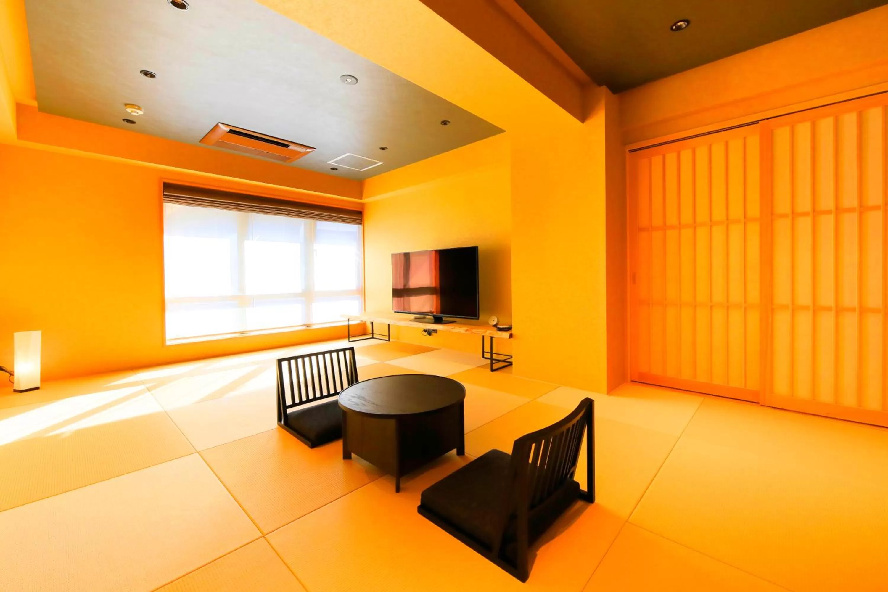 Photo of the whole room in Waqoo Naritasanmonzen