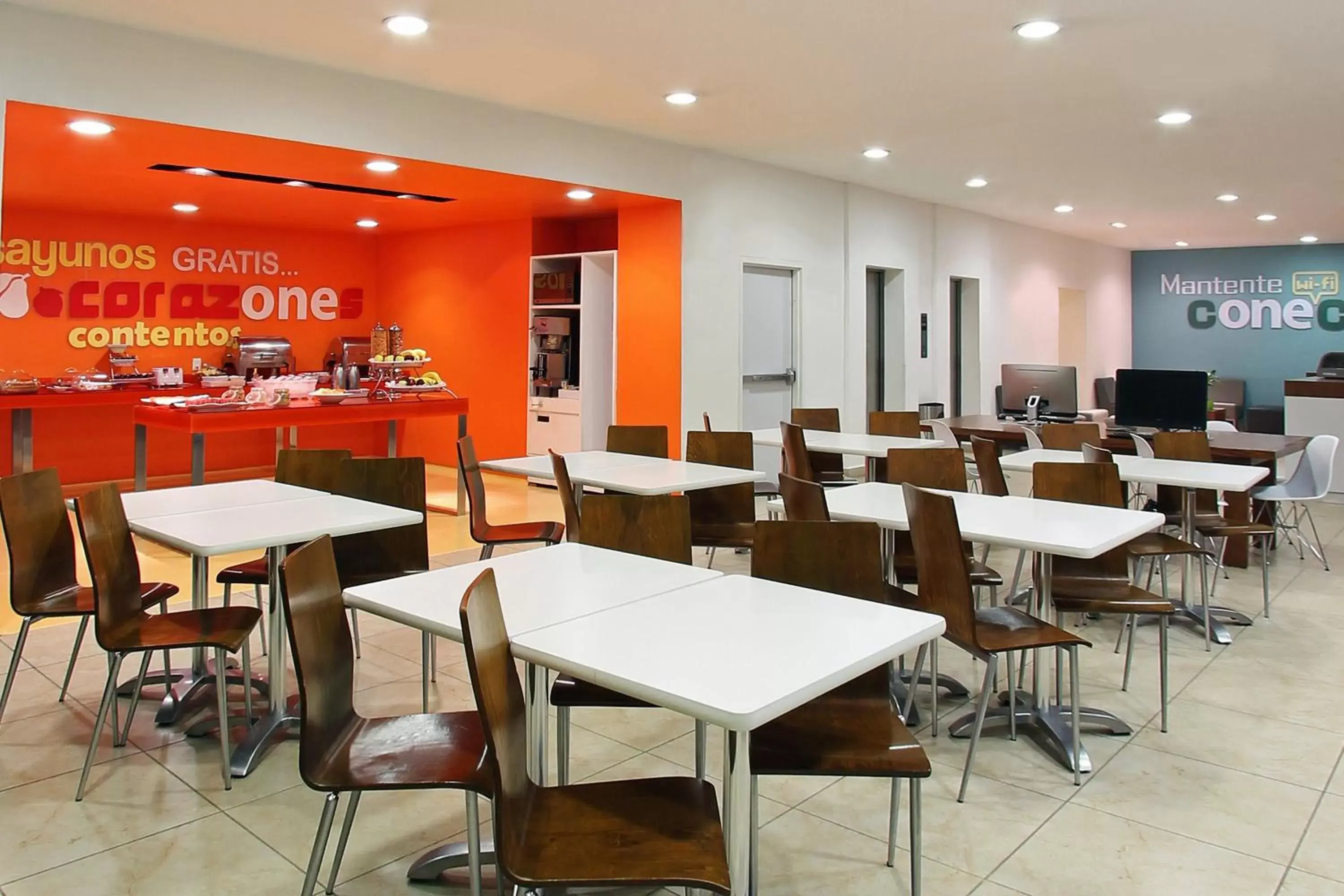 Restaurant/Places to Eat in One Queretaro Aeropuerto