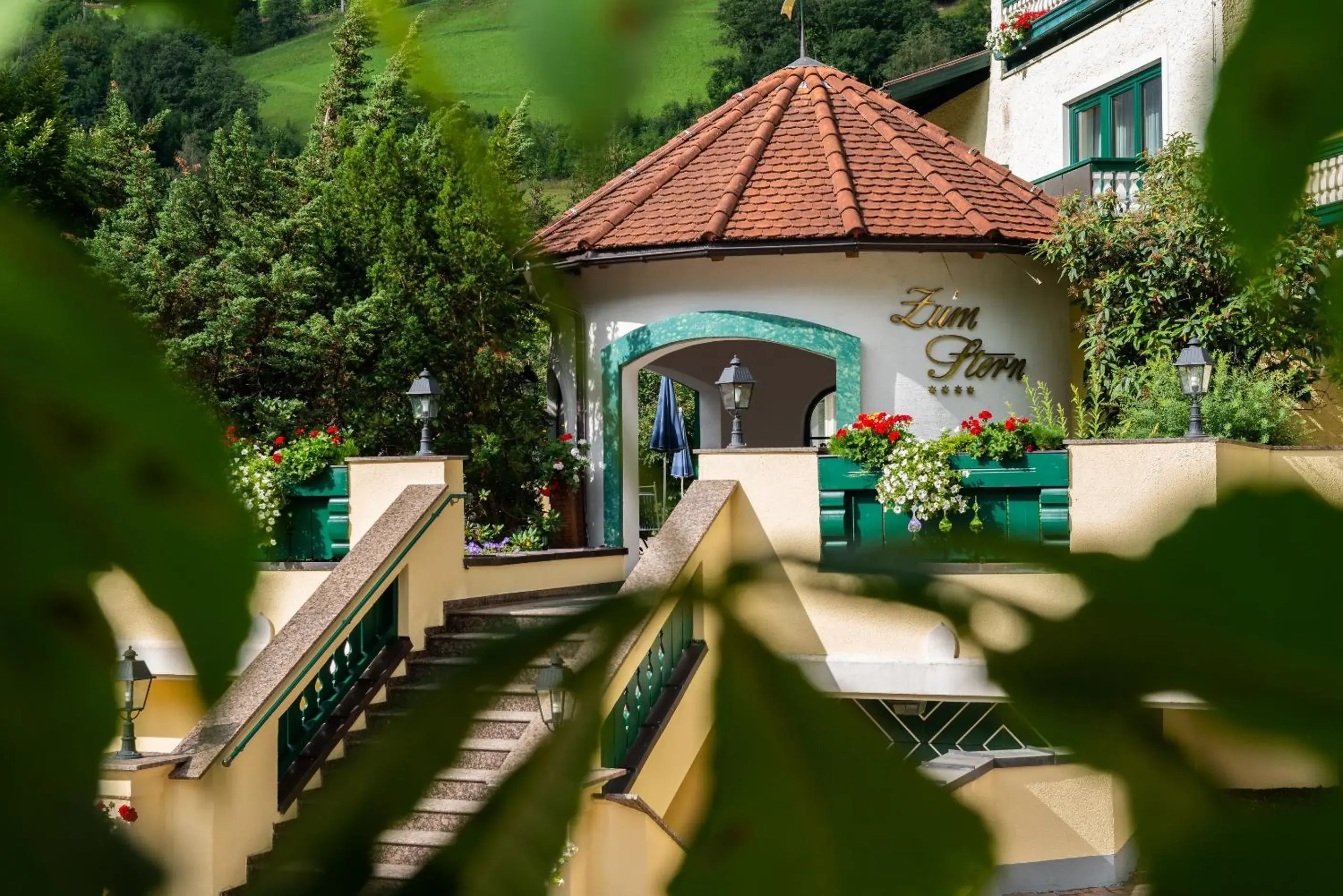 Facade/entrance in Sonnenhotel Zum Stern