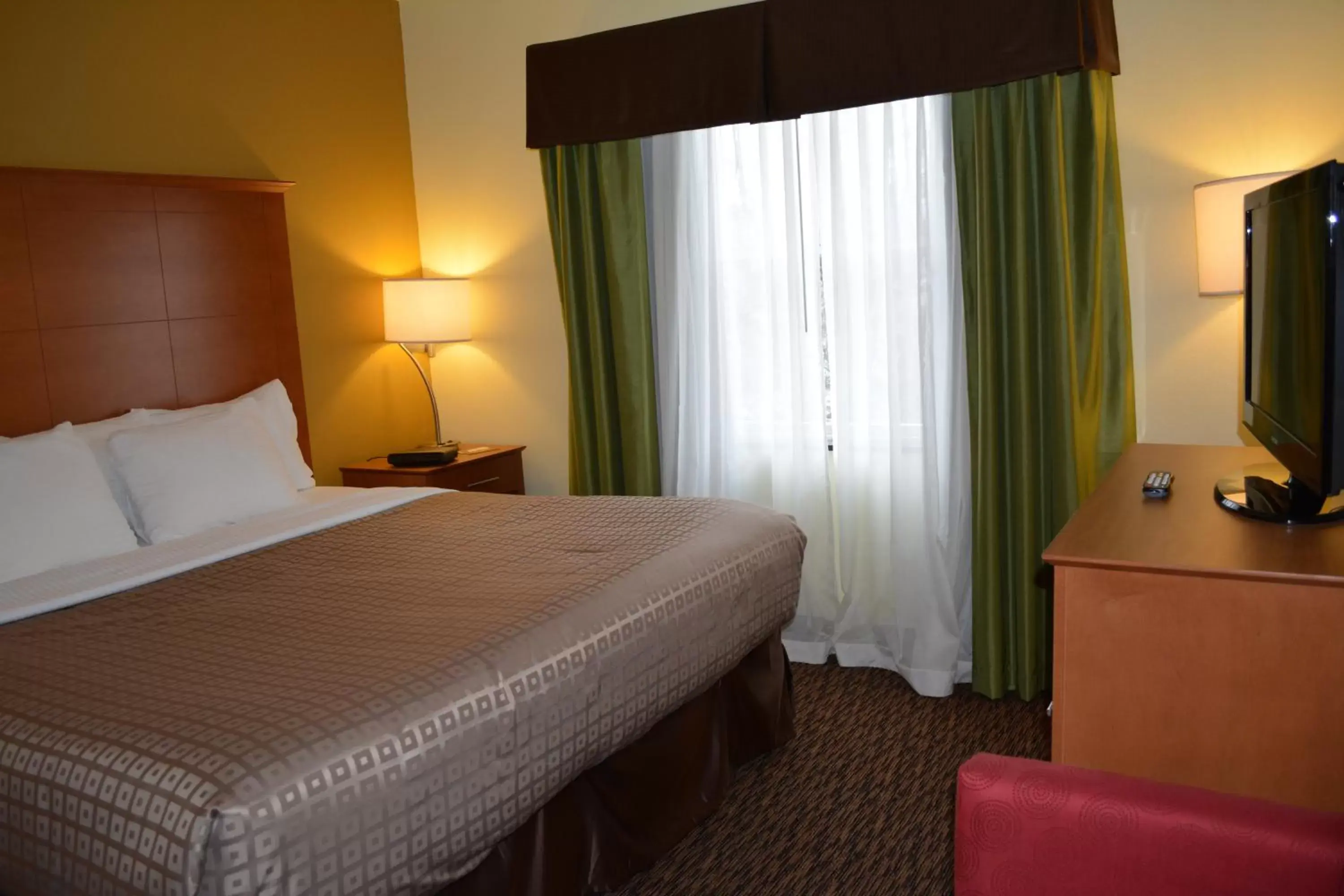 Day, Bed in Clarion Hotel & Suites University-Shippensburg