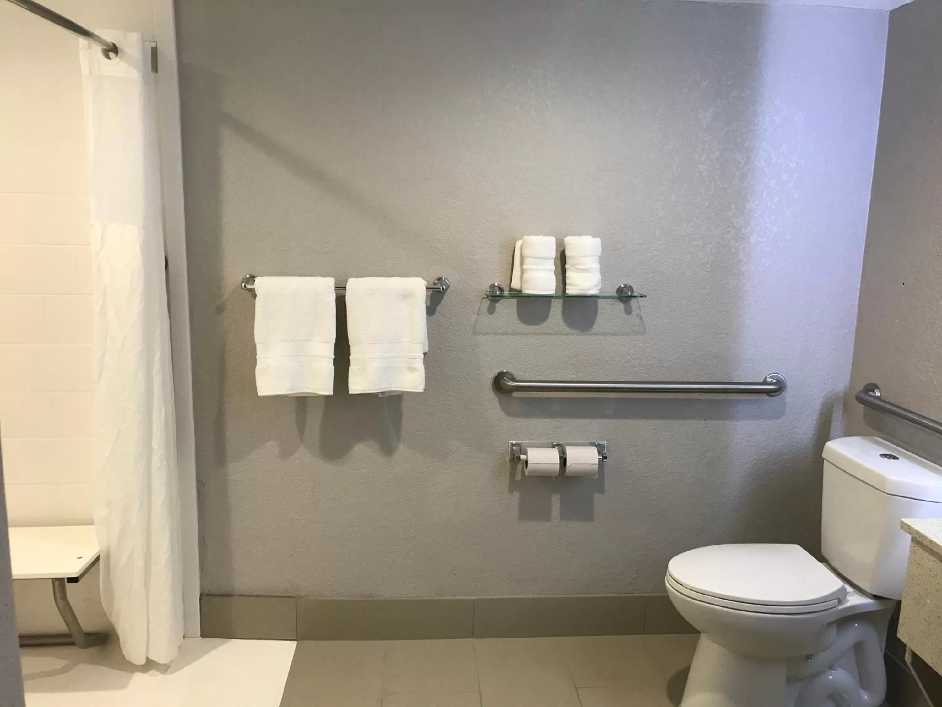 Bathroom in Comfort Inn Dallas North Love Field Airport