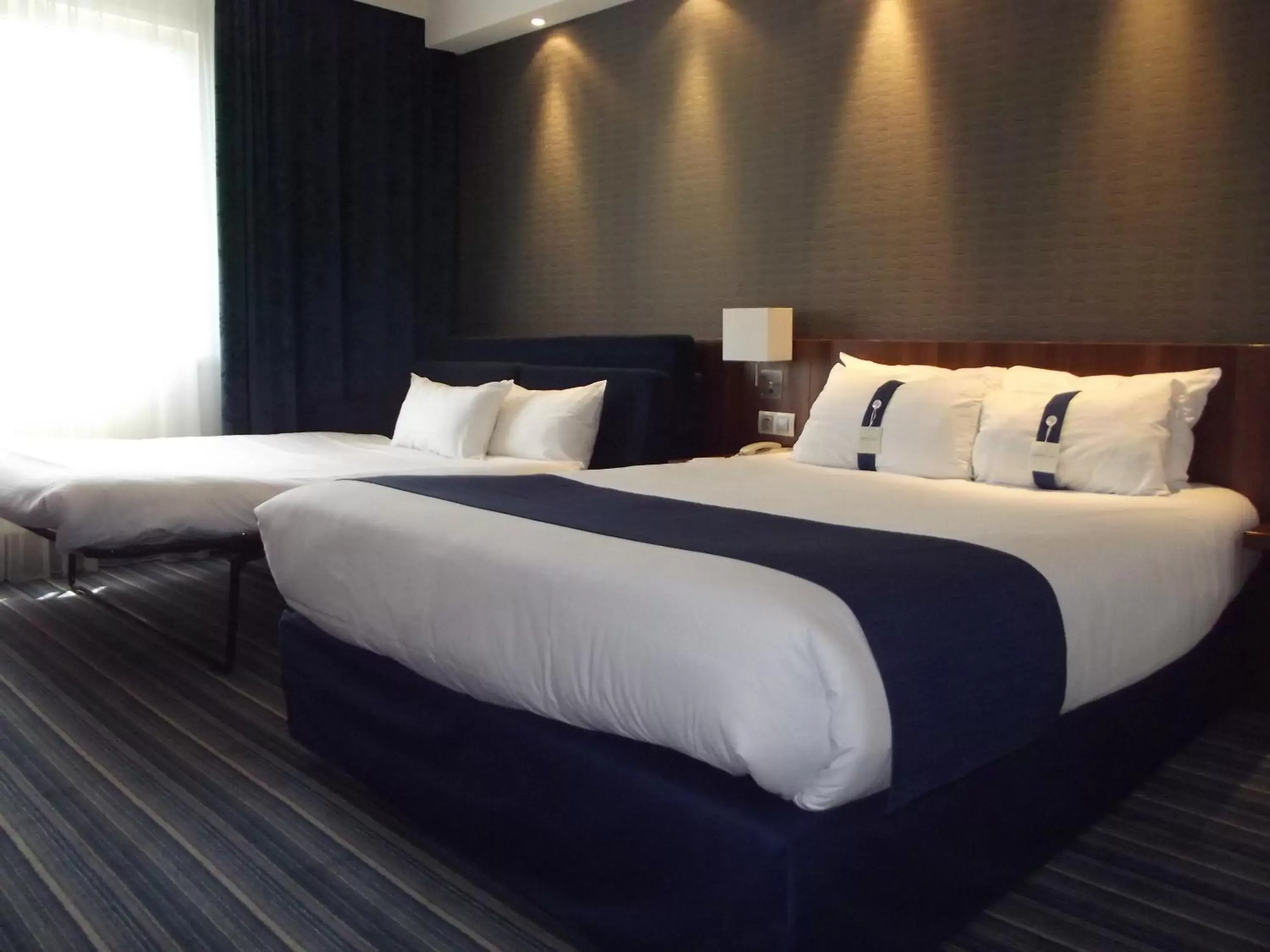 Photo of the whole room, Bed in Holiday Inn Express Strasbourg - Sud, an IHG Hotel