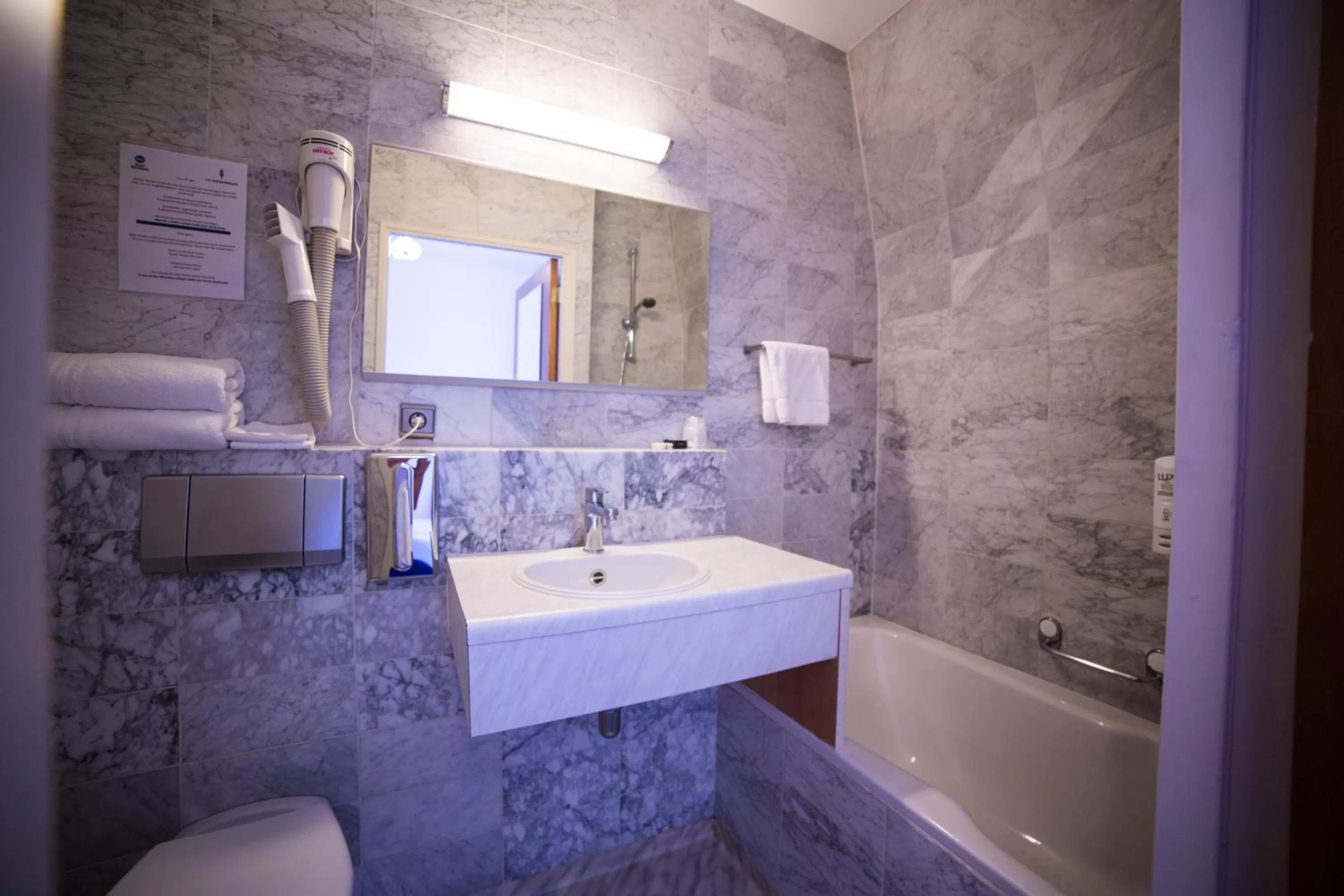 Bathroom in Fletcher Hotel-Restaurant de Korenbeurs