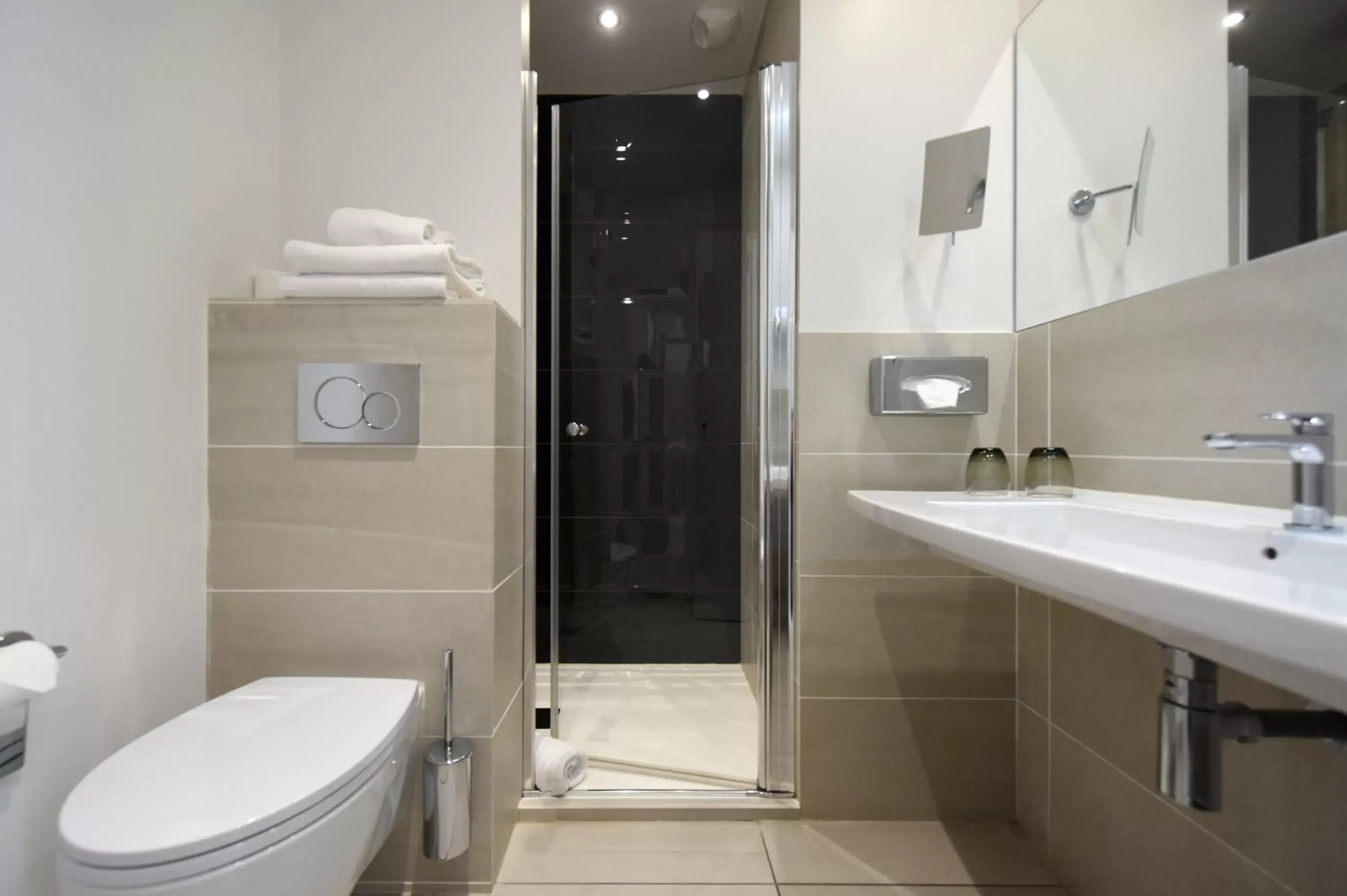 Bathroom in Hôtel Les Voiles