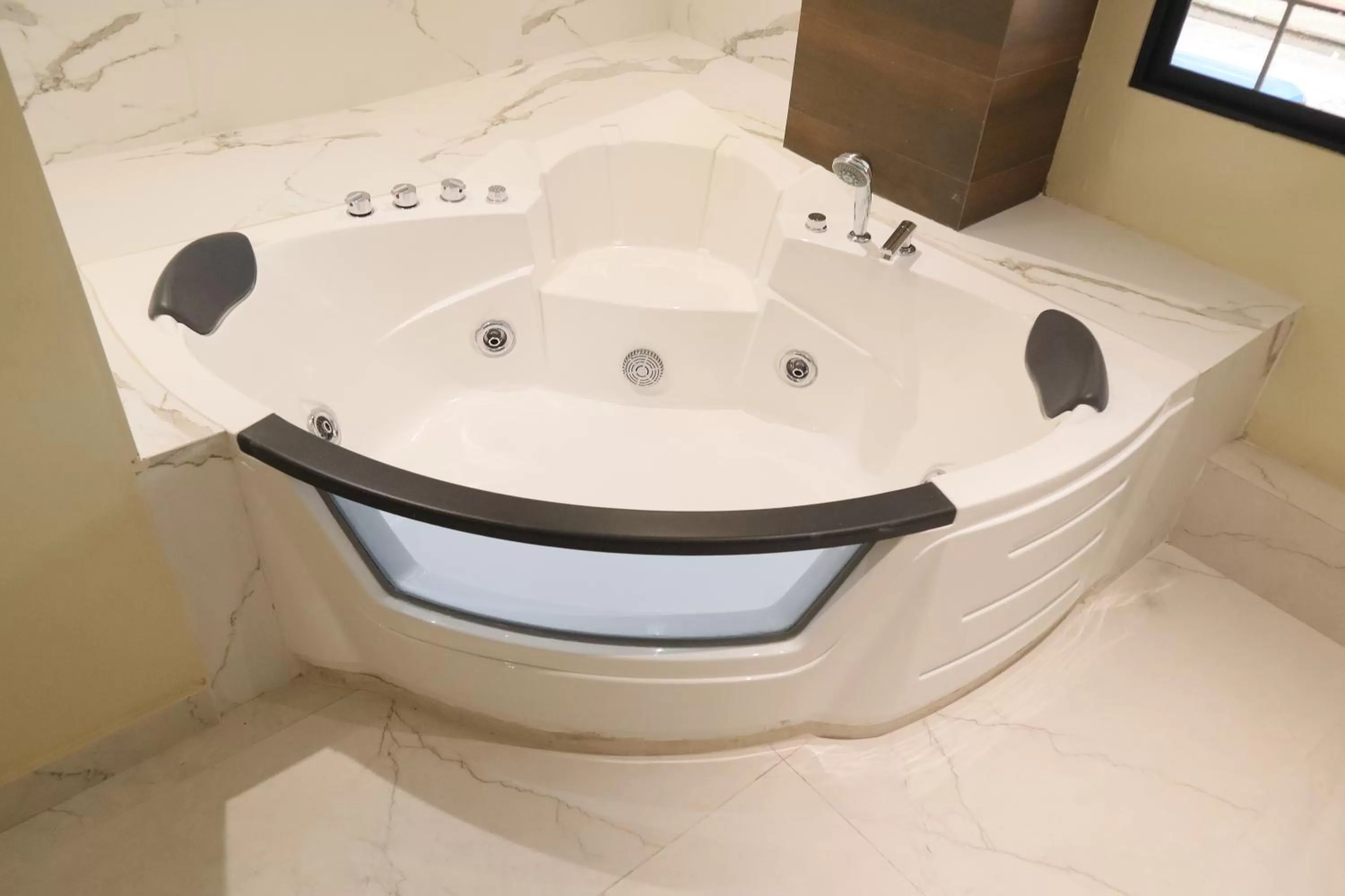 Hot Tub in Hotel Sada