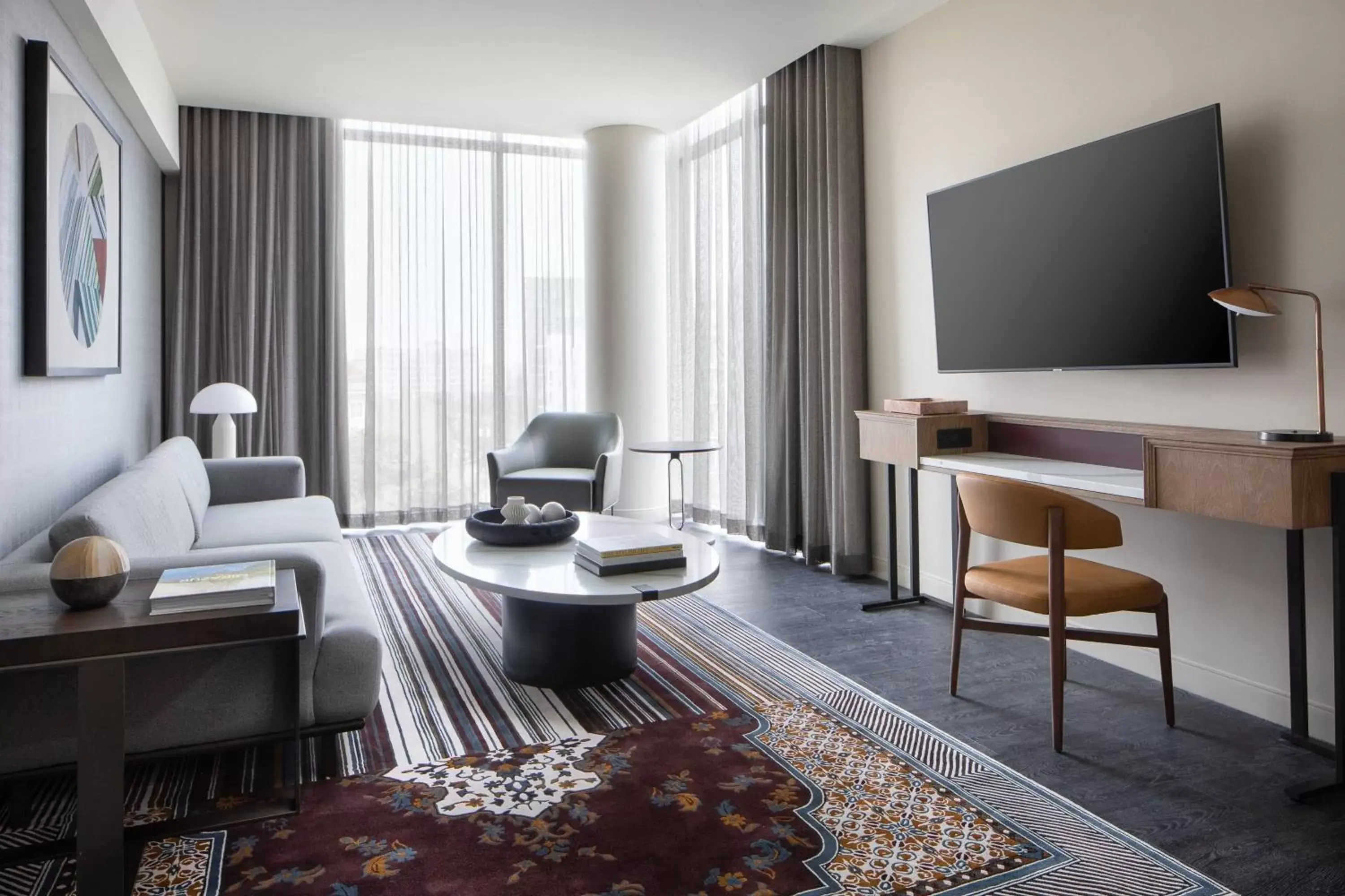 Living room, TV/Entertainment Center in Marriott Dallas Uptown