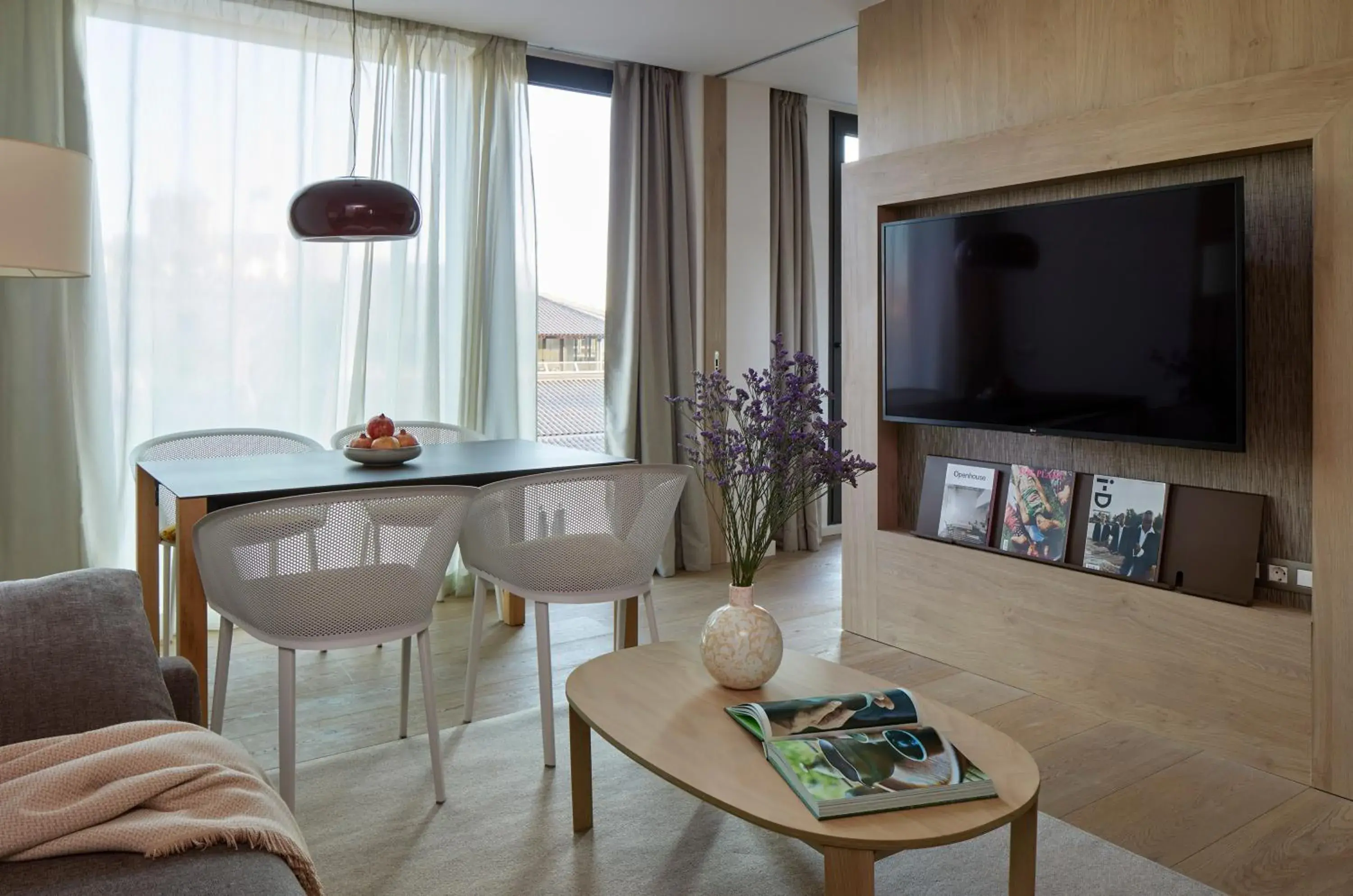 Bed, TV/Entertainment Center in ME Barcelona
